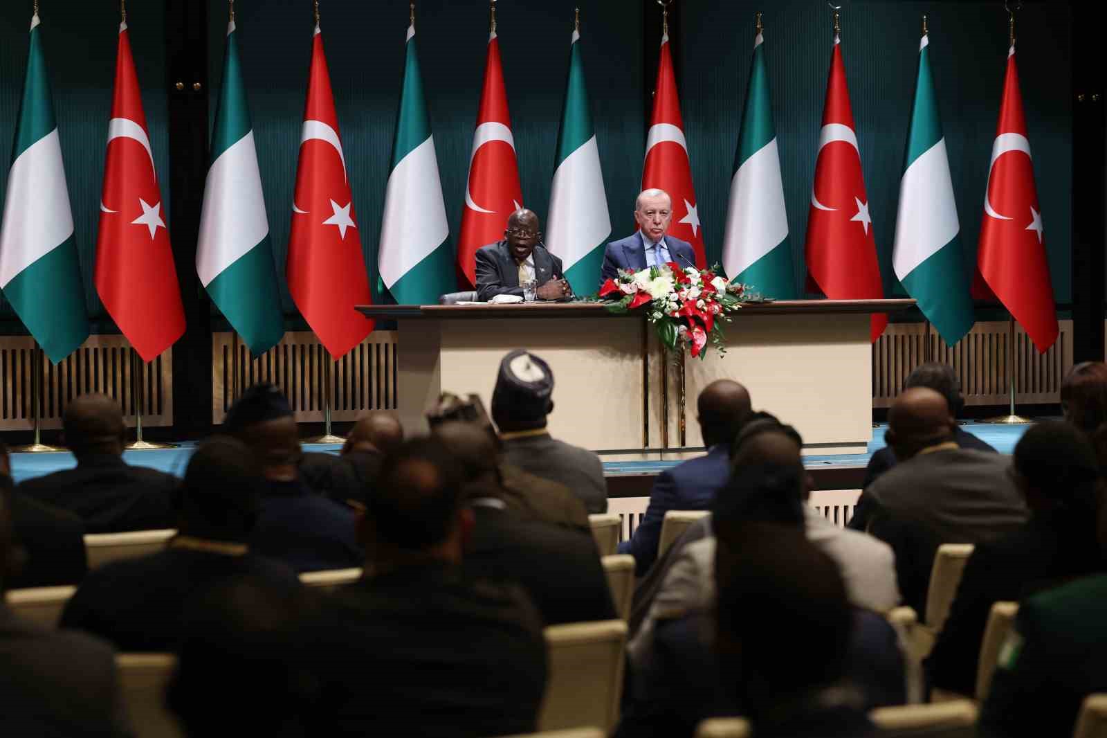 Cumhurbaşkanı Erdoğan: "Nijerya Cumhurbaşkanı Tinubu ile 5 milyar dolar ticaret hacmi hedefimize bağlılığımızı teyit ettik"
Cumhurbaşkanı Erdoğan: "Nijerya Cumhurbaşkanı Tinubu ile 5 milyar dolar ticaret hacmi hedefimize bağlılığımızı teyit ettik"