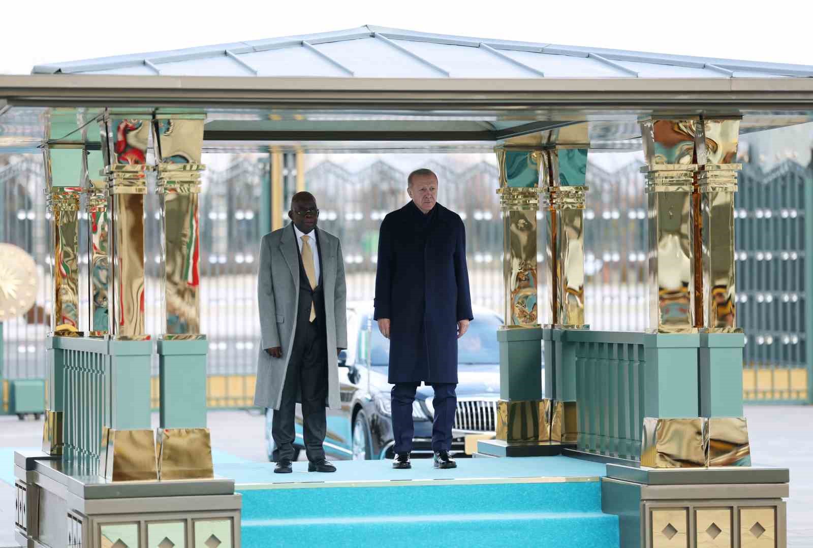 Cumhurbaşkanı Erdoğan, Nijerya Cumhurbaşkanı Tinubu’yu törenle karşıladı
