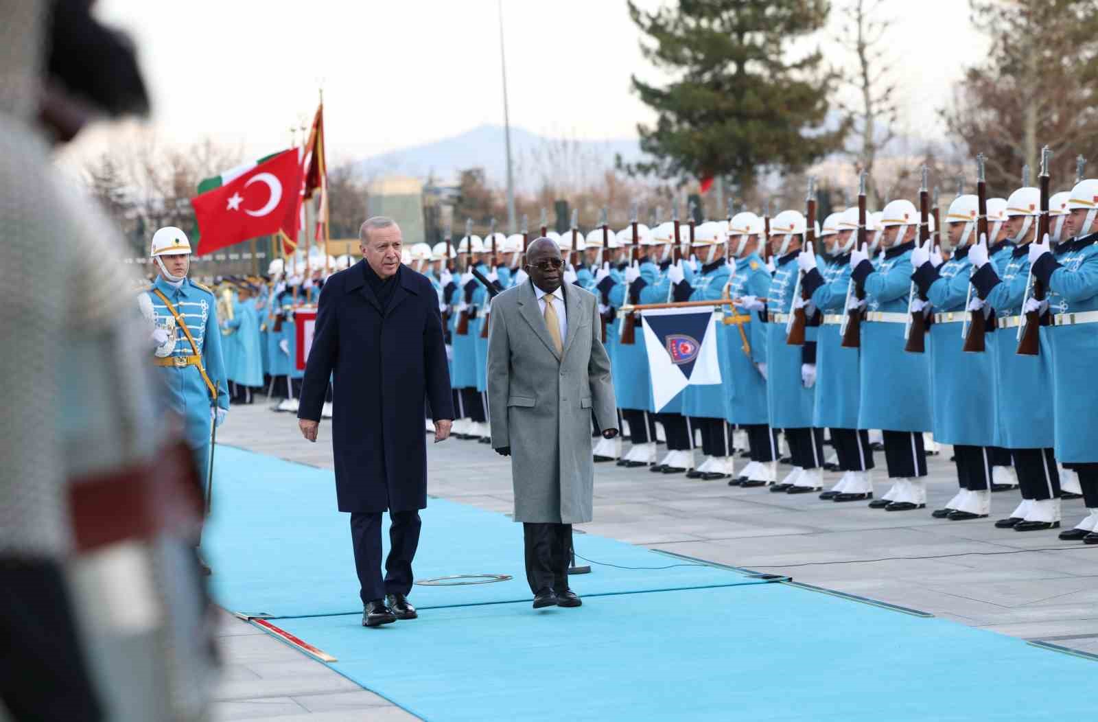 Cumhurbaşkanı Erdoğan, Nijerya Cumhurbaşkanı Tinubu’yu törenle karşıladı
