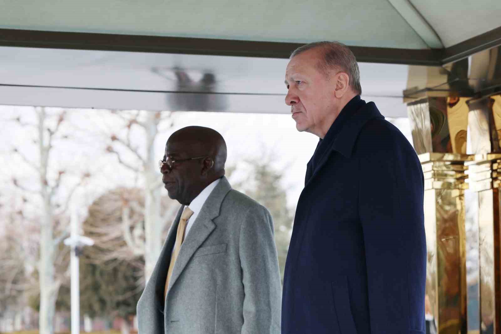 Cumhurbaşkanı Erdoğan, Nijerya Cumhurbaşkanı Tinubu’yu törenle karşıladı
