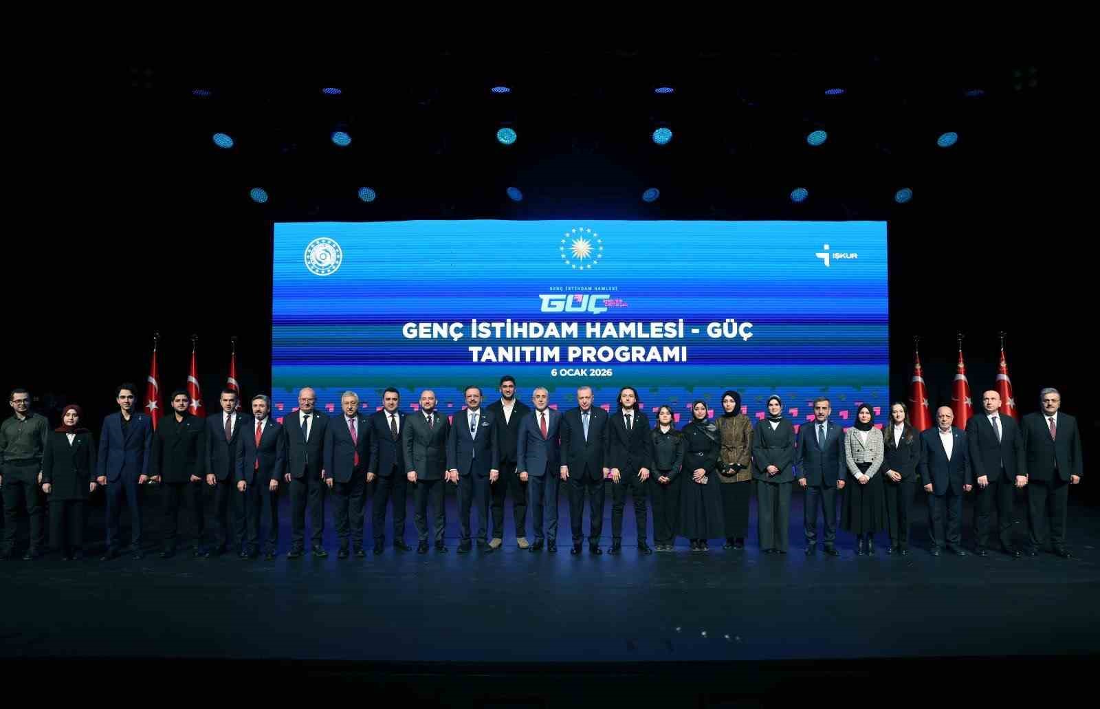 Cumhurbaşkanı Erdoğan: "Önümüzdeki 3 yılda 3 milyondan fazla gencimizi istihdama kazandıracak, 445 milyar liralık devasa bir kaynağı bu programa tahsis edeceğiz"
