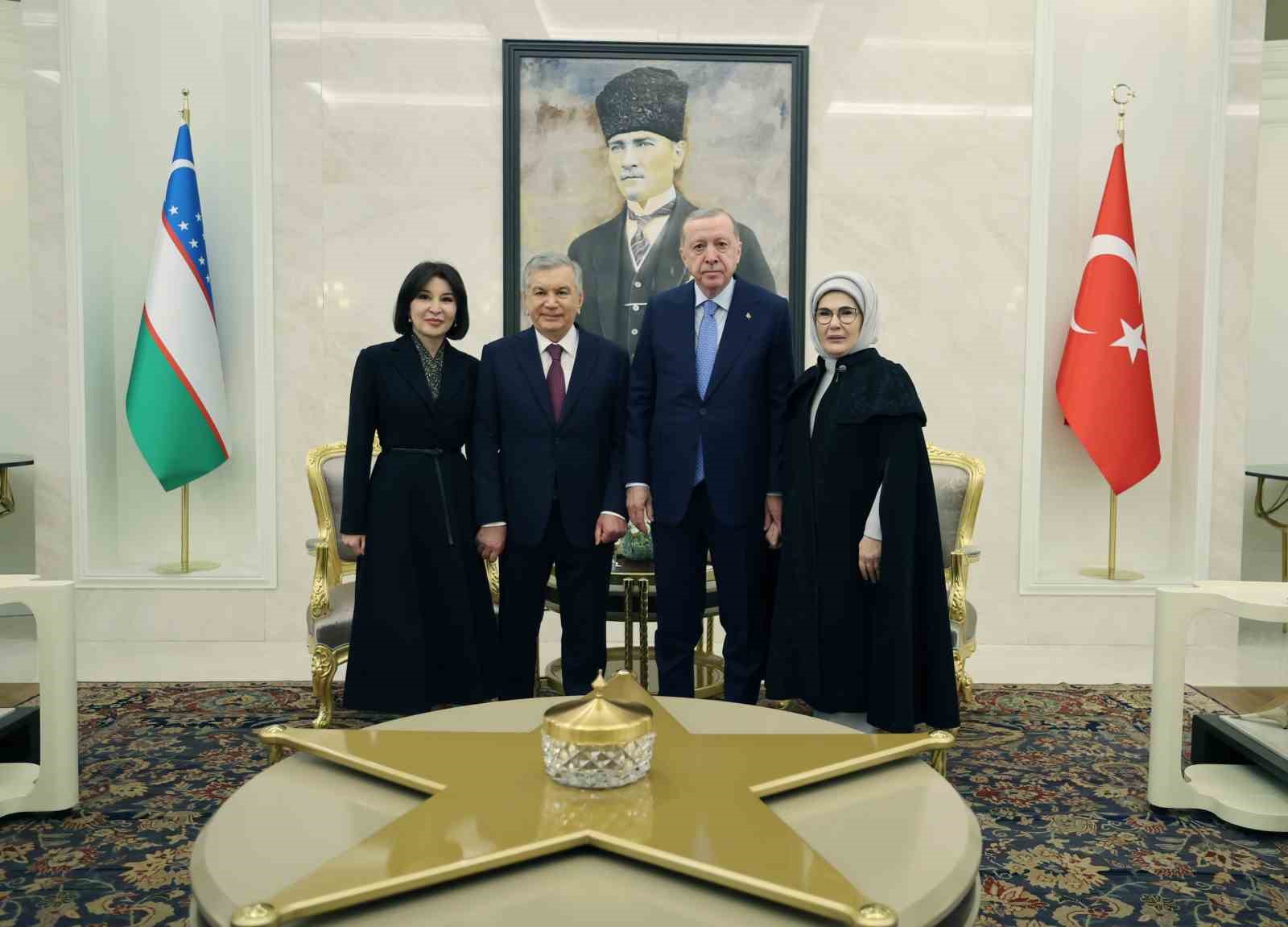 Cumhurbaşkanı Erdoğan, Özbekistan Cumhurbaşkanı Mirziyoyev’i havalimanında karşıladı
