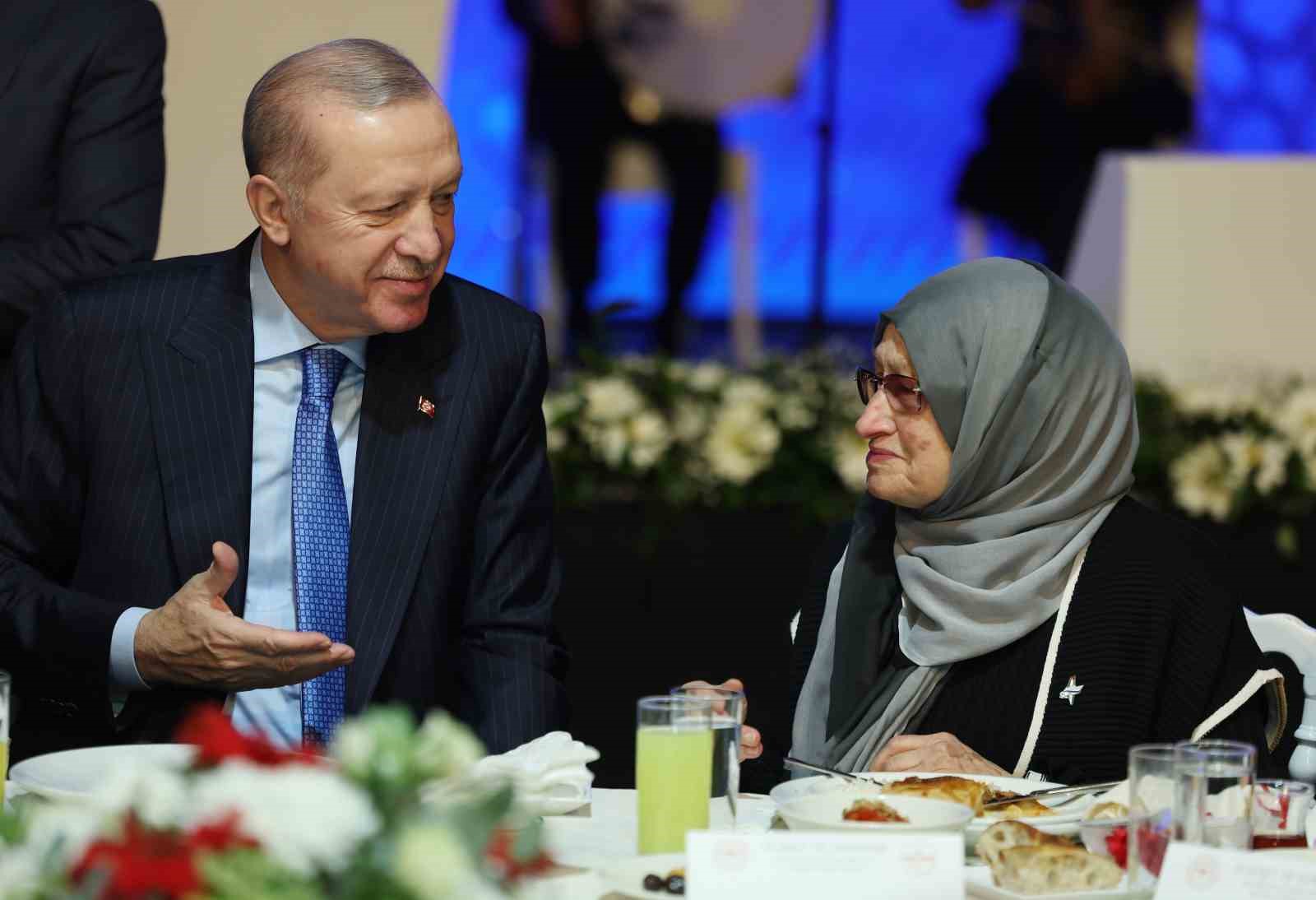 Cumhurbaşkanı Erdoğan: "Sağlık sistemimiz bugün, hiç olmadığı kadar güçlüdür, dayanıklıdır"
Cumhurbaşkanı Erdoğan: "Sağlık sistemimiz bugün, hiç olmadığı kadar güçlüdür, dayanıklıdır"