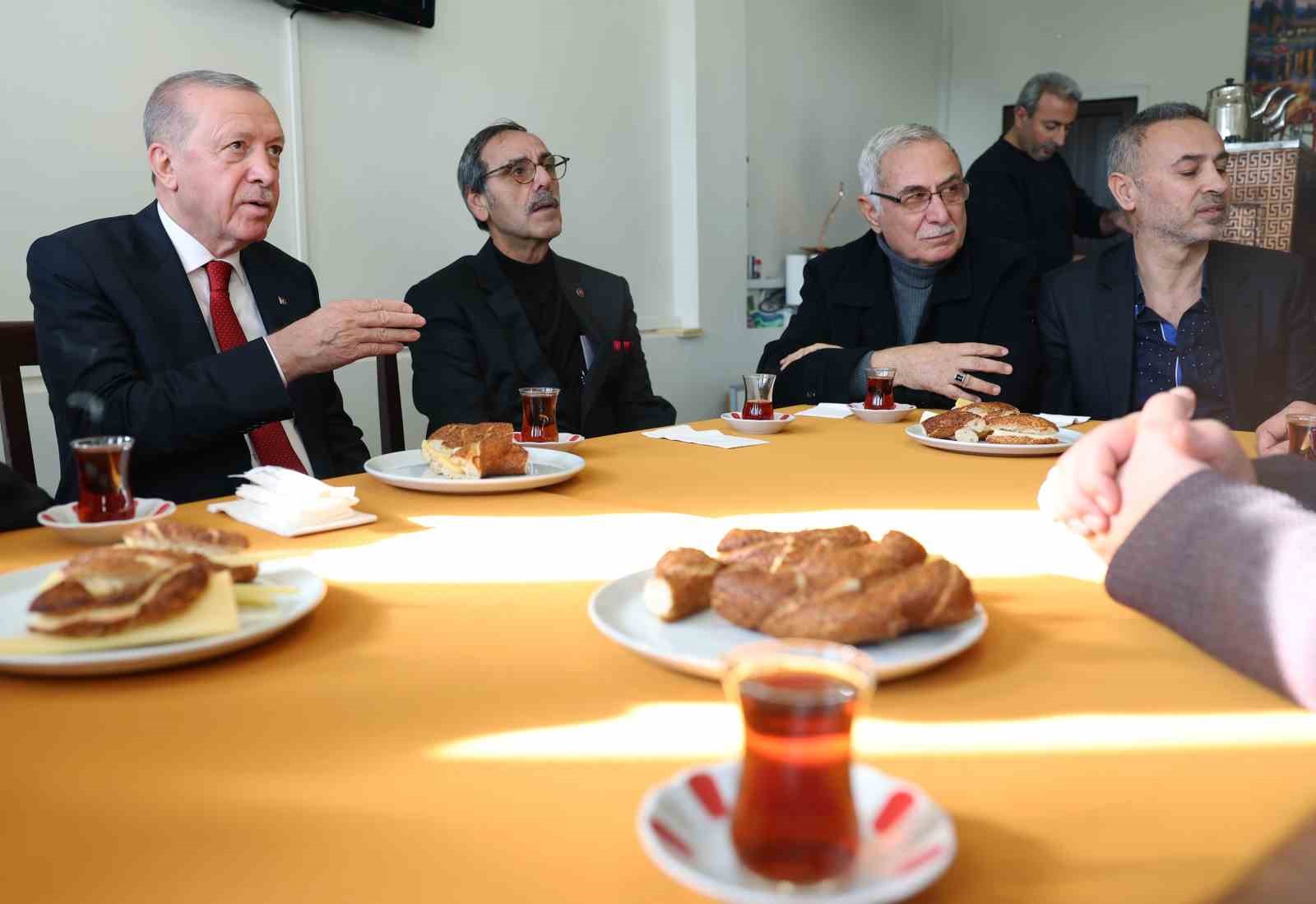 Cumhurbaşkanı Erdoğan spor kulübünü ziyaret etti
