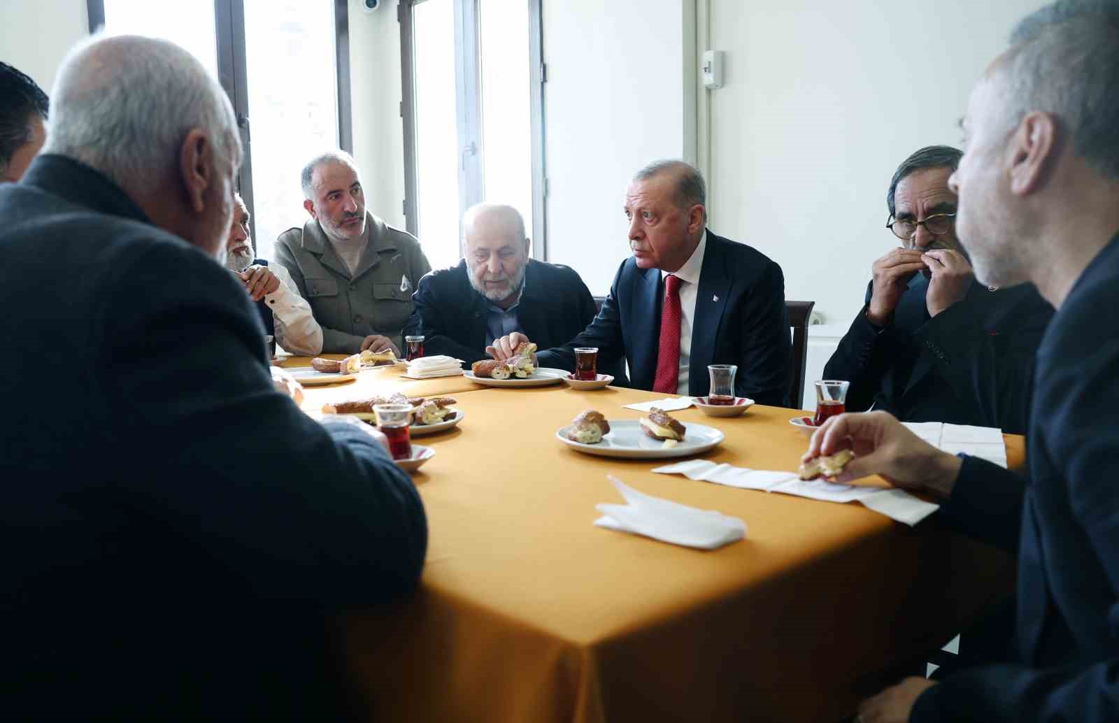 Cumhurbaşkanı Erdoğan spor kulübünü ziyaret etti
