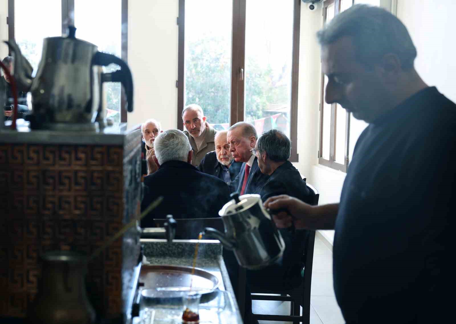 Cumhurbaşkanı Erdoğan spor kulübünü ziyaret etti
