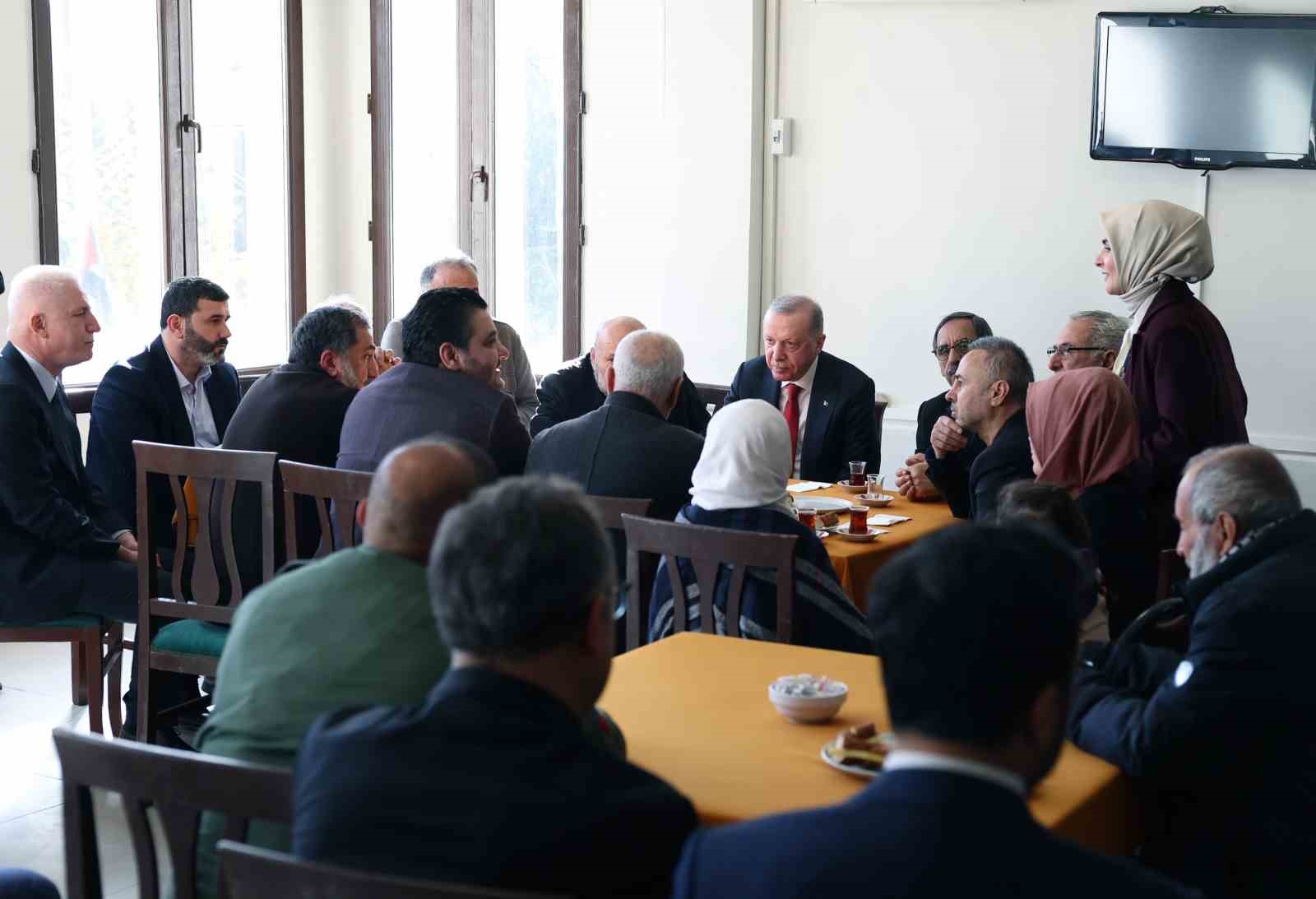 Cumhurbaşkanı Erdoğan spor kulübünü ziyaret etti
