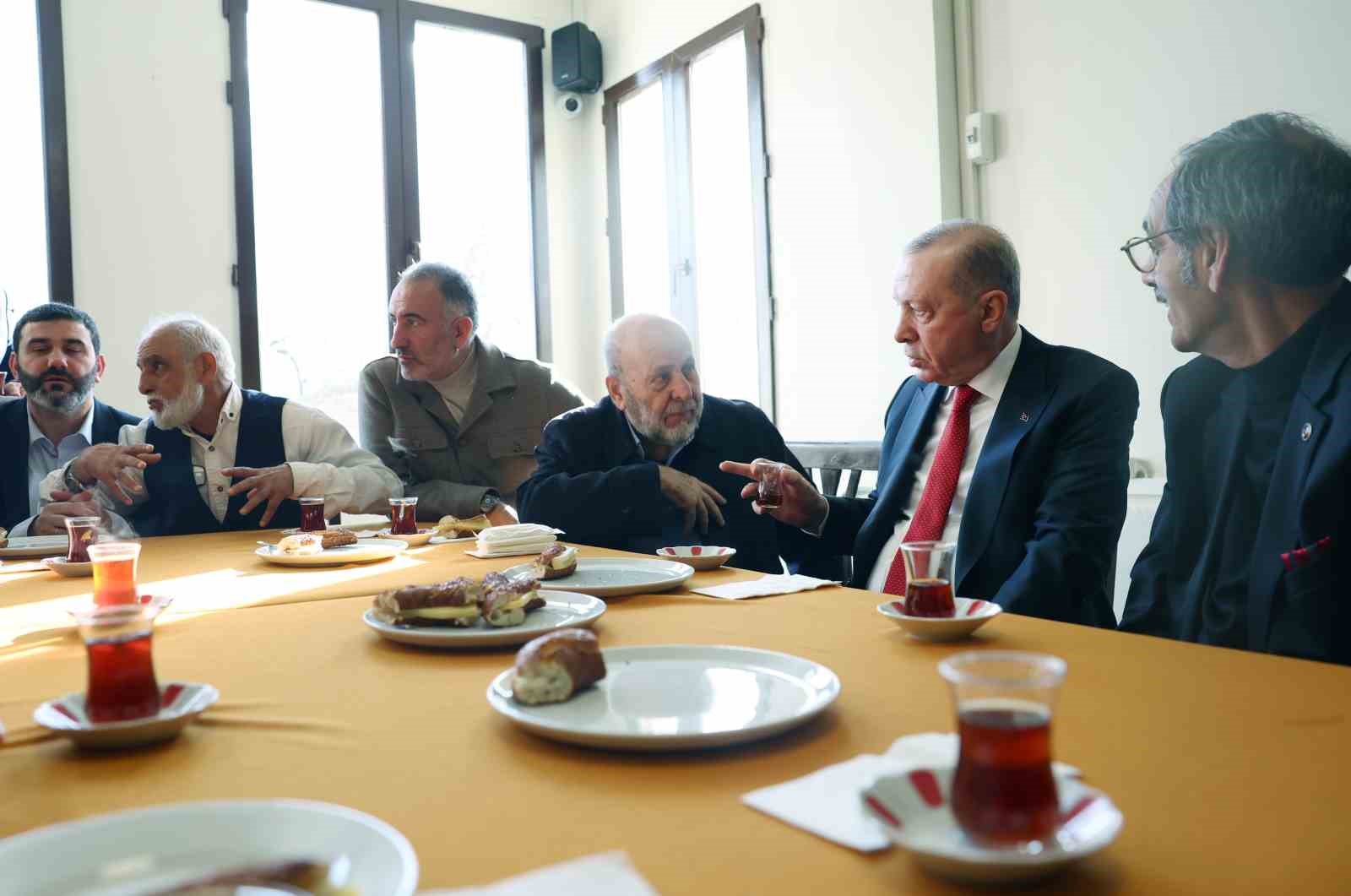 Cumhurbaşkanı Erdoğan spor kulübünü ziyaret etti
