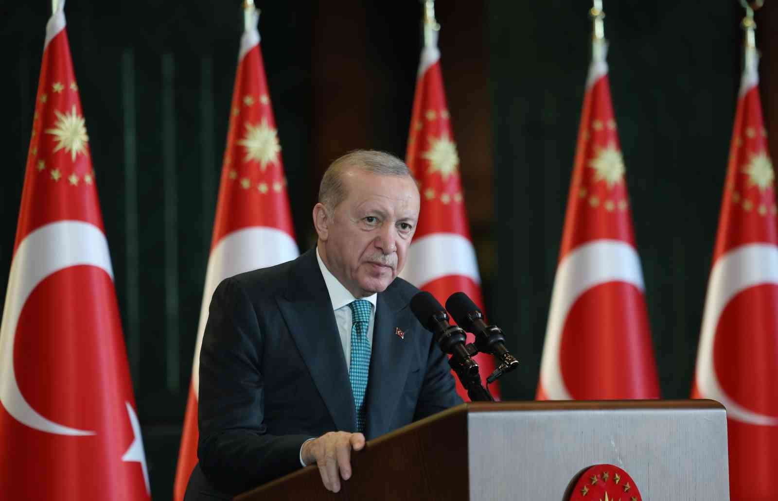 Cumhurbaşkanı Erdoğan: "Terörsüz Türkiye sürecini sabote etmek isteyen karanlık odaklara rağmen 16 aydır başarıyla süreci yönetiyoruz"
