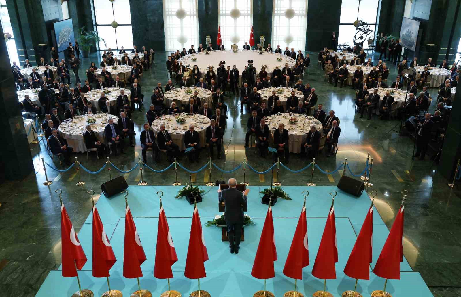 Cumhurbaşkanı Erdoğan: "Terörsüz Türkiye sürecini sabote etmek isteyen karanlık odaklara rağmen 16 aydır başarıyla süreci yönetiyoruz"
