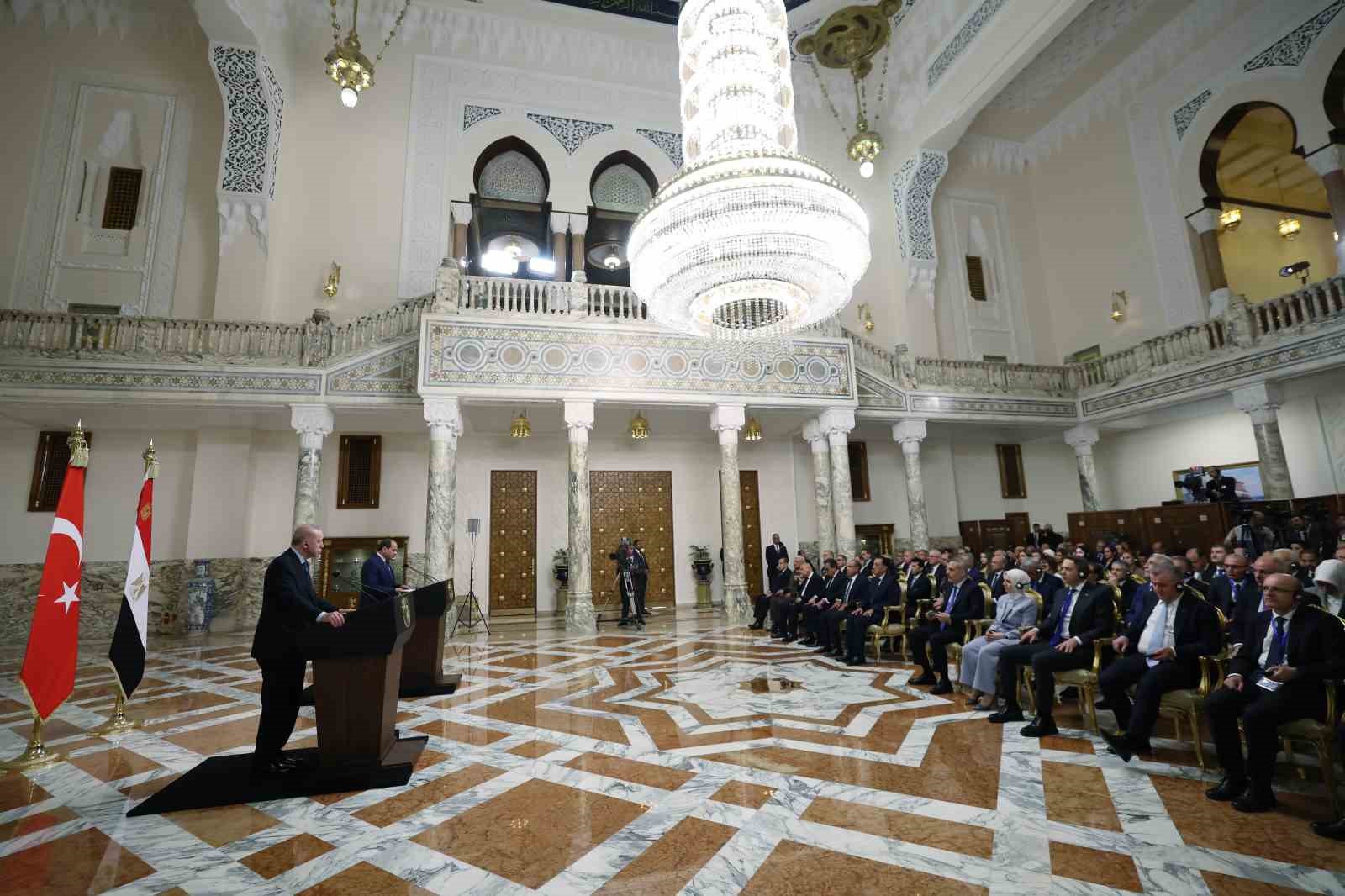 Cumhurbaşkanı Erdoğan: "Toprak bütünlüğü korunmuş, siyasi birliği sağlanmış bir Suriye’nin en büyük kazananı tüm bölgemiz olacaktır"
