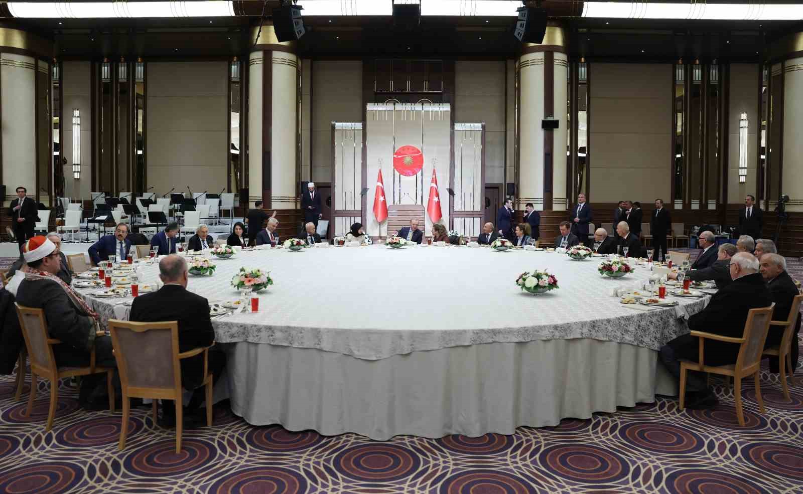 Cumhurbaşkanı Erdoğan: "Türkiye bu bölgesel türbülanstan da başarıyla çıkacaktır"
