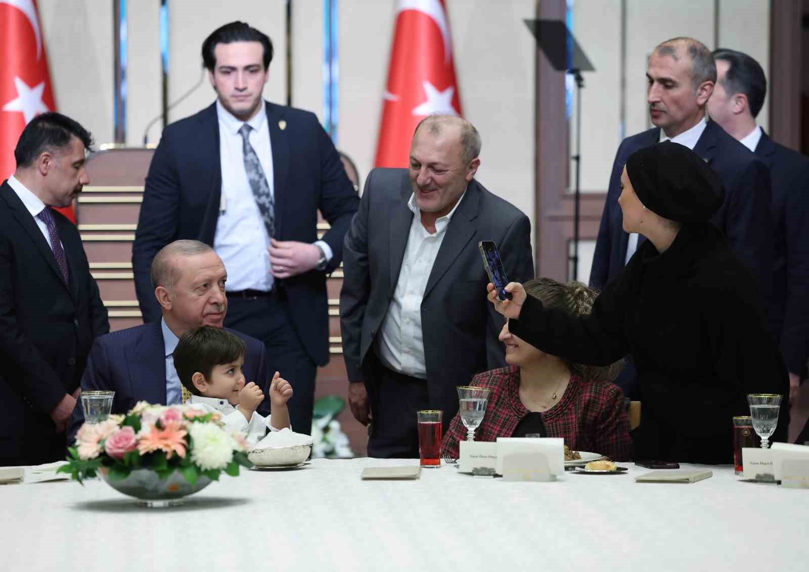 Cumhurbaşkanı Erdoğan: "Türkiye bu bölgesel türbülanstan da başarıyla çıkacaktır"
