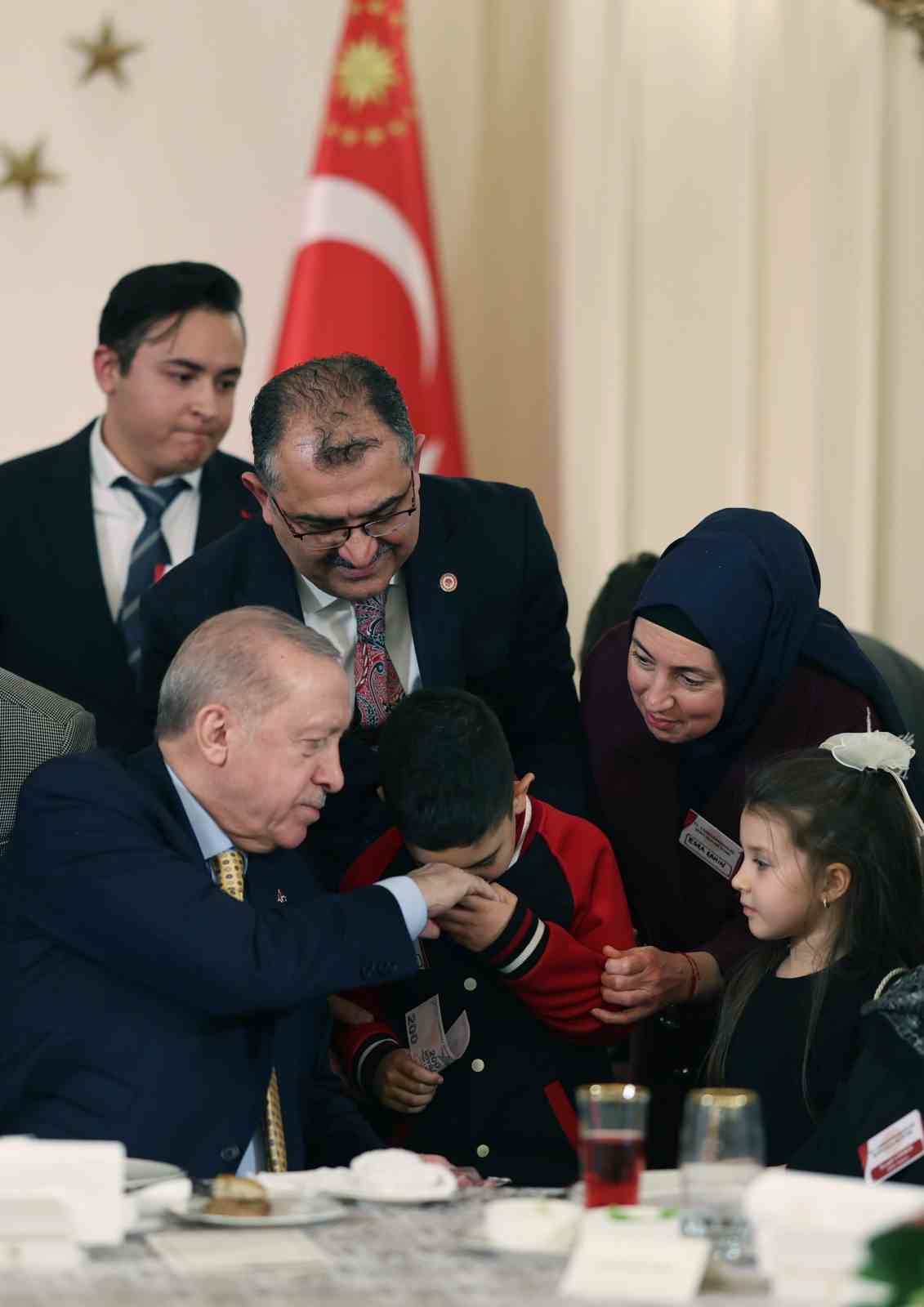 Cumhurbaşkanı Erdoğan: "Türkiye kendi güvenliği için yalnızca sınırları dahilinde değil sınırların ötesinde de her türlü adımı atmaktadır"
