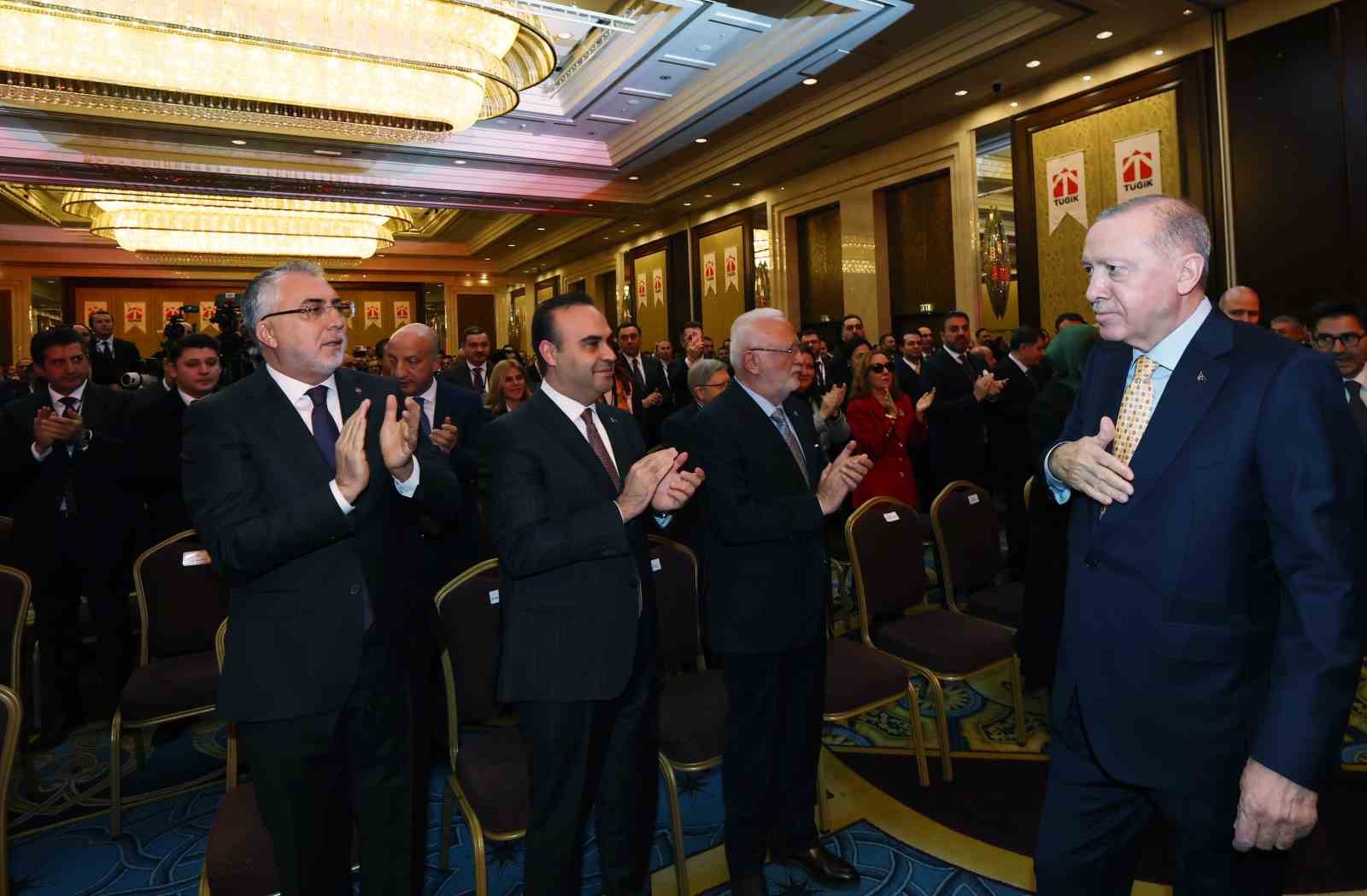 Cumhurbaşkanı Erdoğan: "Yeniden şekillenen dünya düzeninde kutup başlarından birisi inşallah Türkiye’miz olacak"
Cumhurbaşkanı Erdoğan: "Yeniden şekillenen dünya düzeninde kutup başlarından birisi inşallah Türkiye’miz olacak"