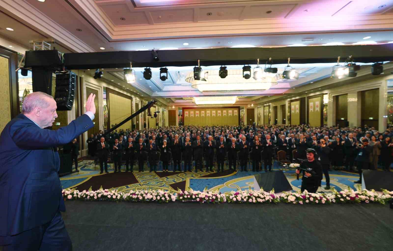 Cumhurbaşkanı Erdoğan: "Yeniden şekillenen dünya düzeninde kutup başlarından birisi inşallah Türkiye’miz olacak"
Cumhurbaşkanı Erdoğan: "Yeniden şekillenen dünya düzeninde kutup başlarından birisi inşallah Türkiye’miz olacak"