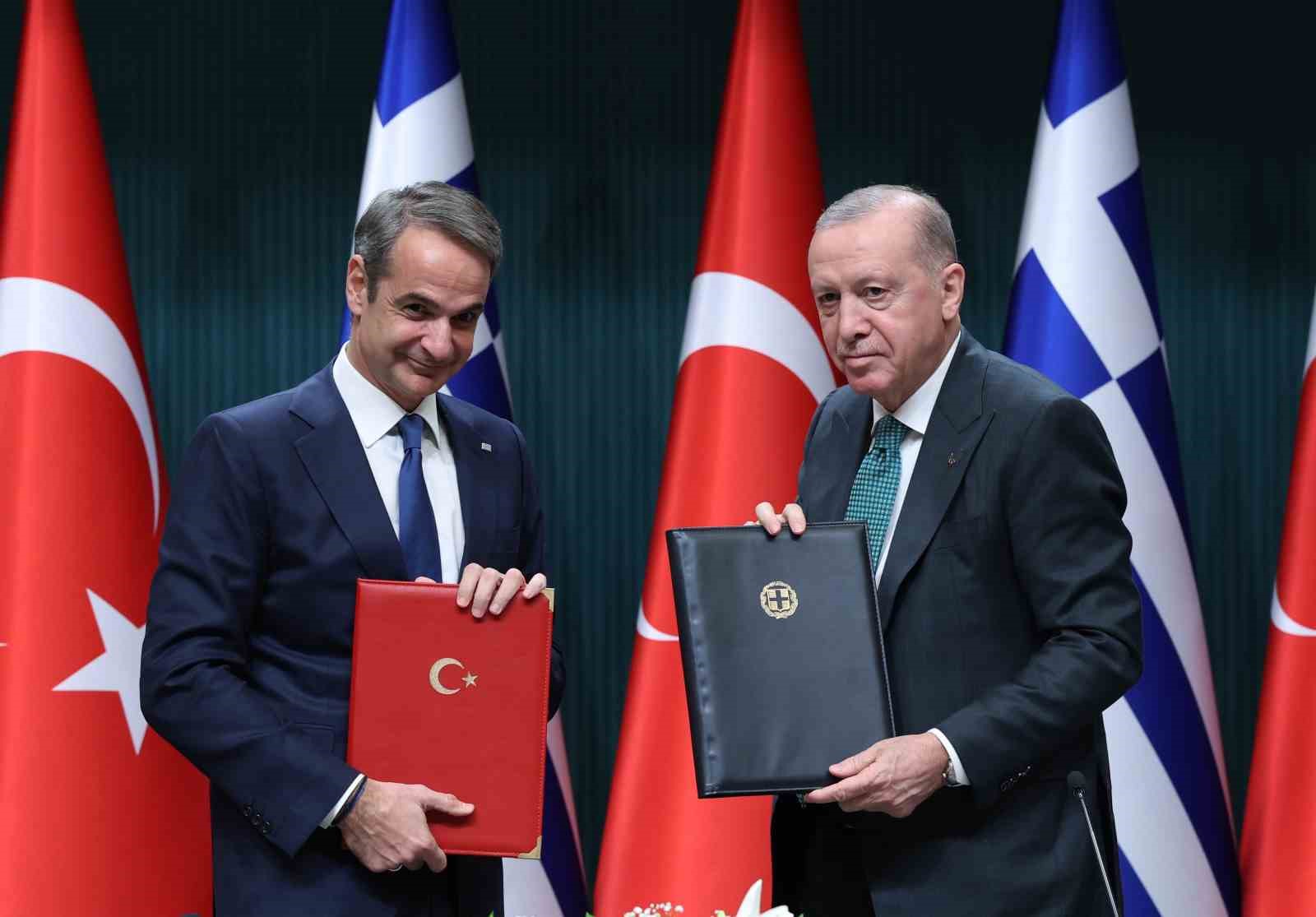 Cumhurbaşkanı Erdoğan: "(Yunanistan) Mevcut meseleler çetrefil olmakla birlikte uluslararası hukuk temelinde çözümsüzde değildir"
