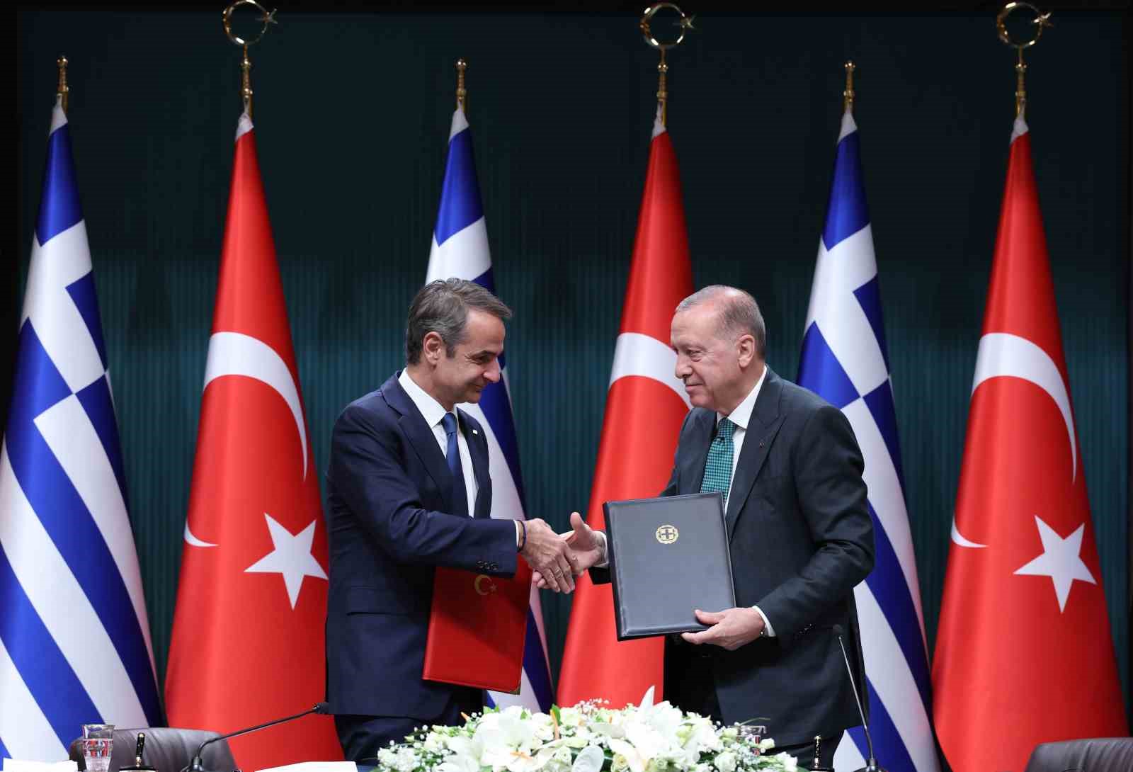 Cumhurbaşkanı Erdoğan: "(Yunanistan) Mevcut meseleler çetrefil olmakla birlikte uluslararası hukuk temelinde çözümsüzde değildir"
