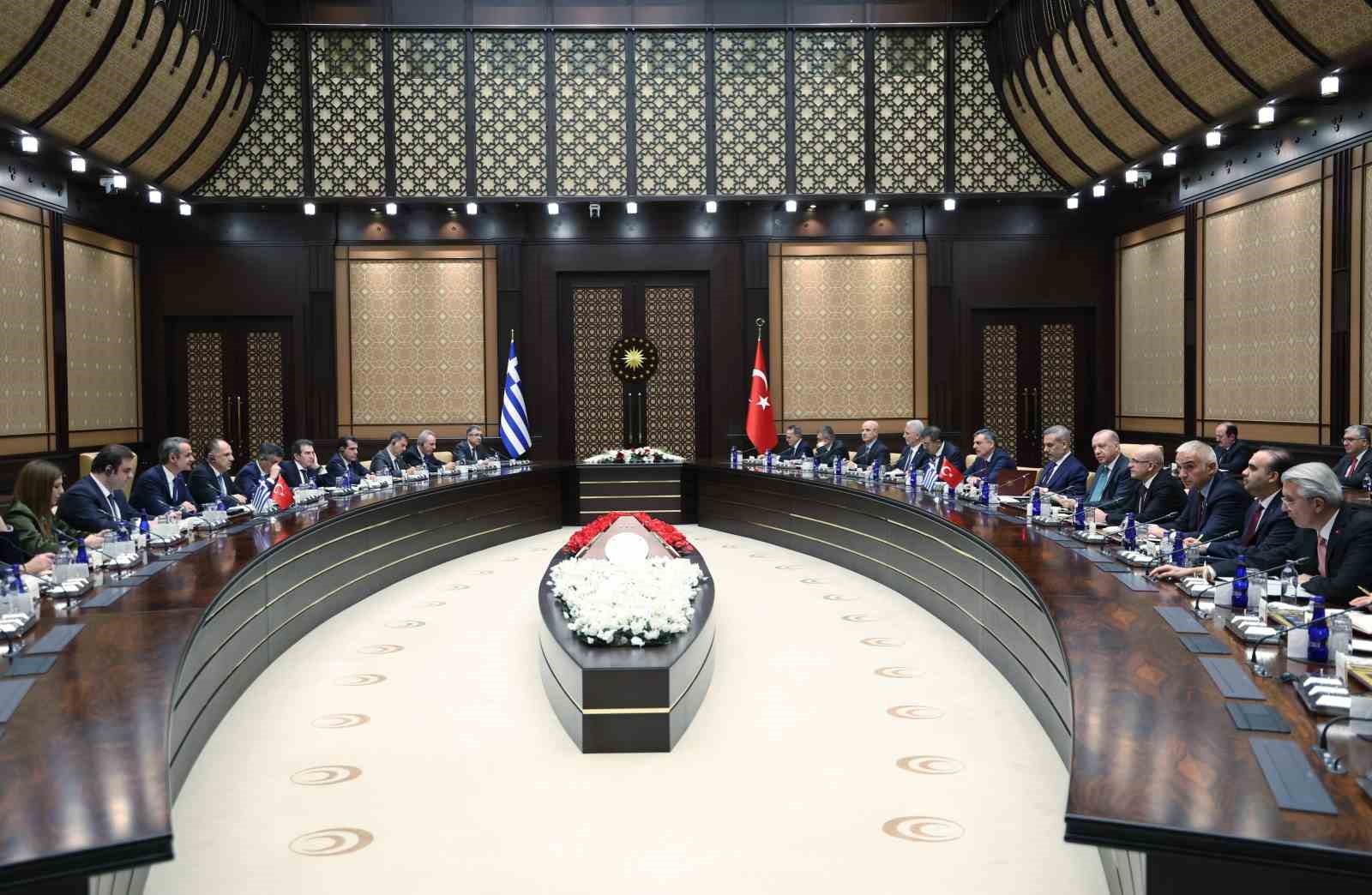 Cumhurbaşkanı Erdoğan: "(Yunanistan) Mevcut meseleler çetrefil olmakla birlikte uluslararası hukuk temelinde çözümsüzde değildir"
