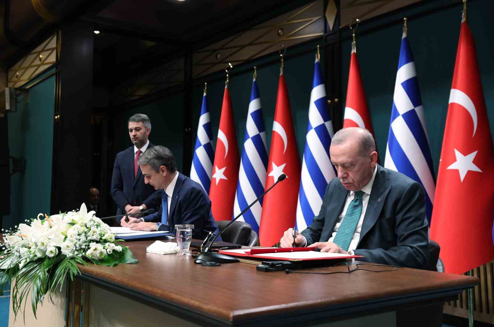 Cumhurbaşkanı Erdoğan: "(Yunanistan) Mevcut meseleler çetrefil olmakla birlikte uluslararası hukuk temelinde çözümsüzde değildir"
