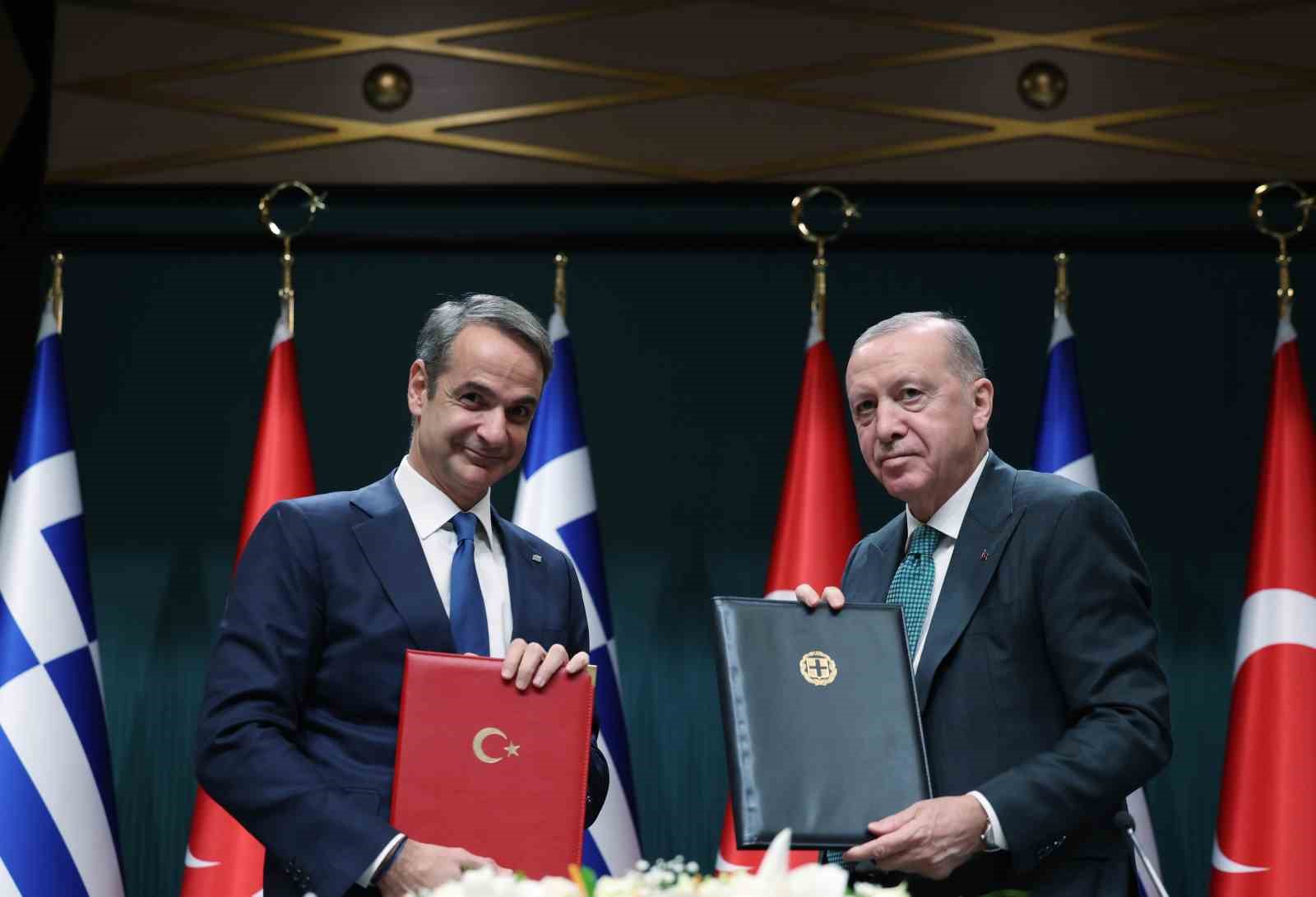 Cumhurbaşkanı Erdoğan: "(Yunanistan) Mevcut meseleler çetrefil olmakla birlikte uluslararası hukuk temelinde çözümsüzde değildir"
