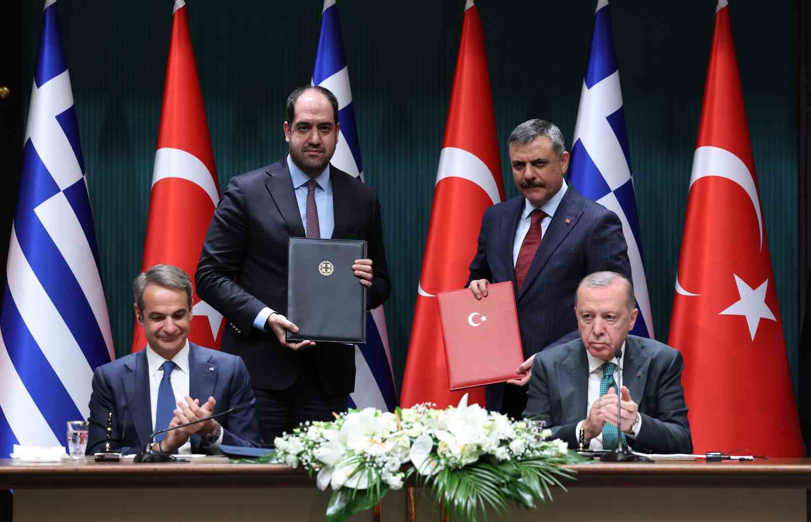 Cumhurbaşkanı Erdoğan: "(Yunanistan) Mevcut meseleler çetrefil olmakla birlikte uluslararası hukuk temelinde çözümsüzde değildir"
