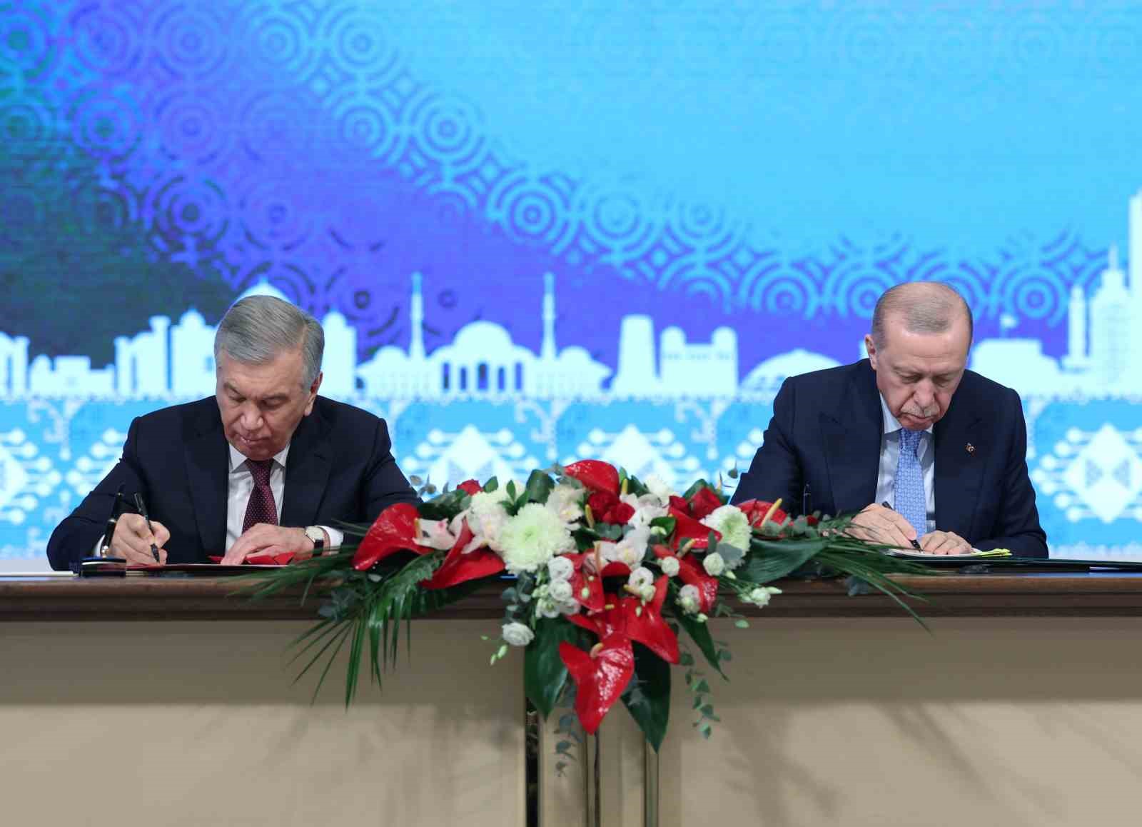 Cumhurbaşkanı Erdoğan: "Yürek yüreğe verdiğimiz müddetçe bulunduğumuz asra Türk dünyasının mührünü vuracağımızdan eminiz"
