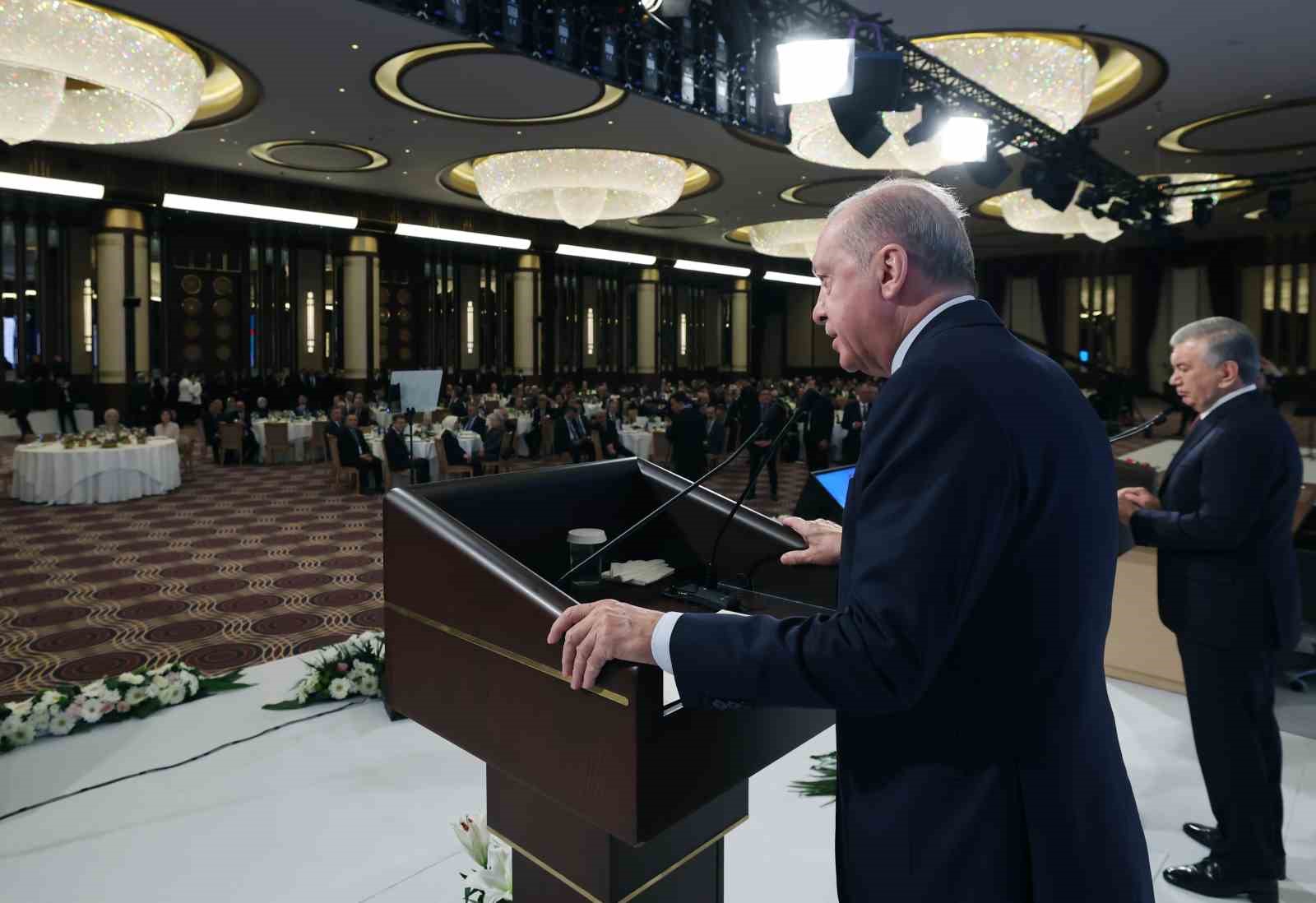 Cumhurbaşkanı Erdoğan: "Yürek yüreğe verdiğimiz müddetçe bulunduğumuz asra Türk dünyasının mührünü vuracağımızdan eminiz"
