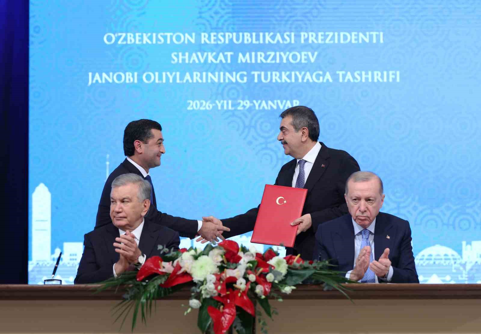 Cumhurbaşkanı Erdoğan: "Yürek yüreğe verdiğimiz müddetçe bulunduğumuz asra Türk dünyasının mührünü vuracağımızdan eminiz"
