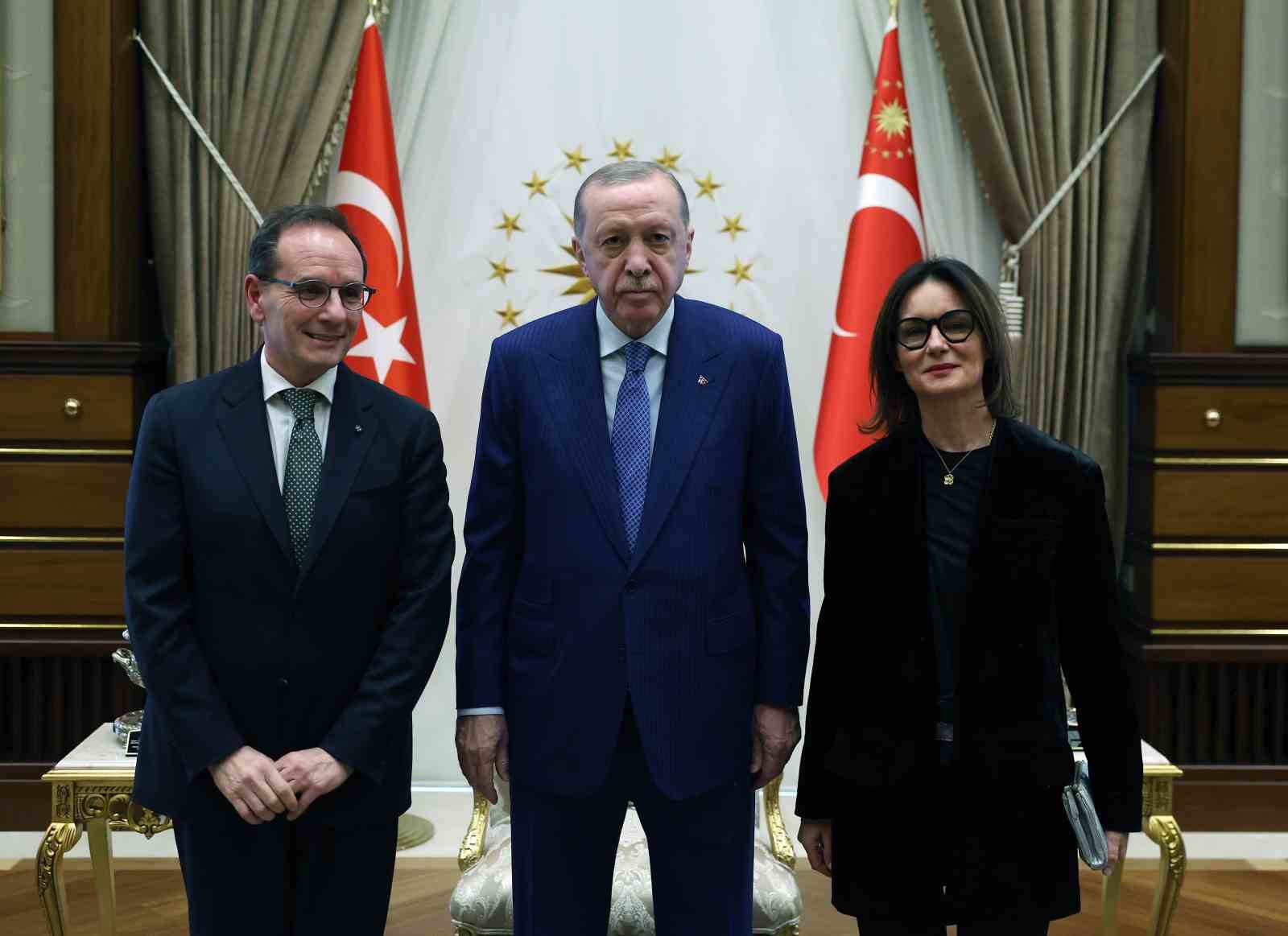 Cumhurbaşkanı Erdoğan’a 3 ülkenin büyükelçisinden güven mektubu
