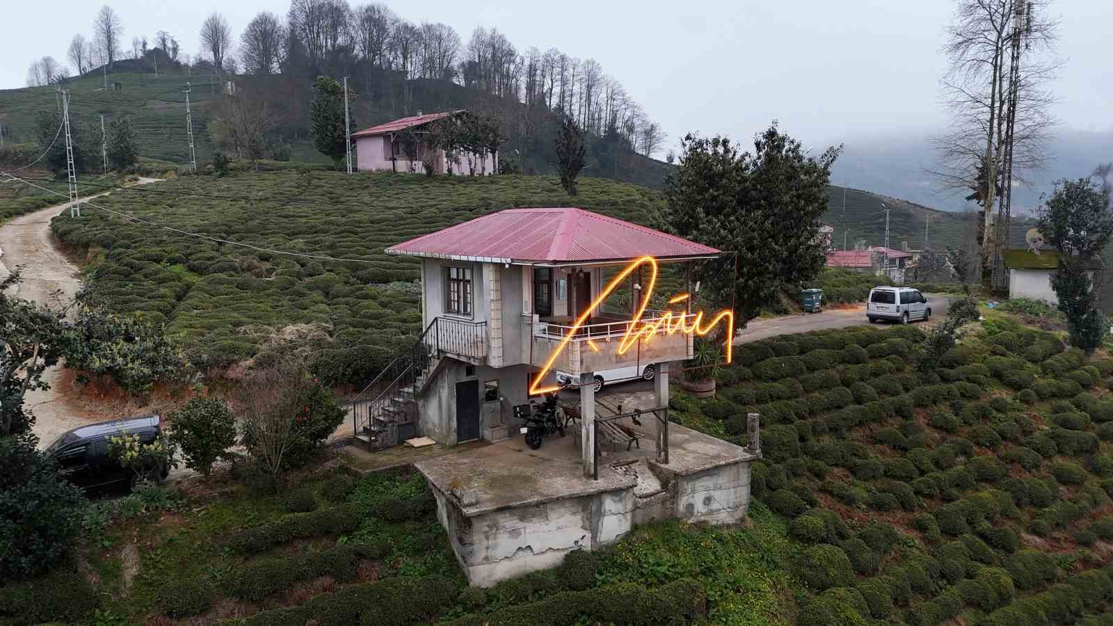 Cumhurbaşkanı Erdoğan’a baba ocağında led imza sürprizi yapılmış
