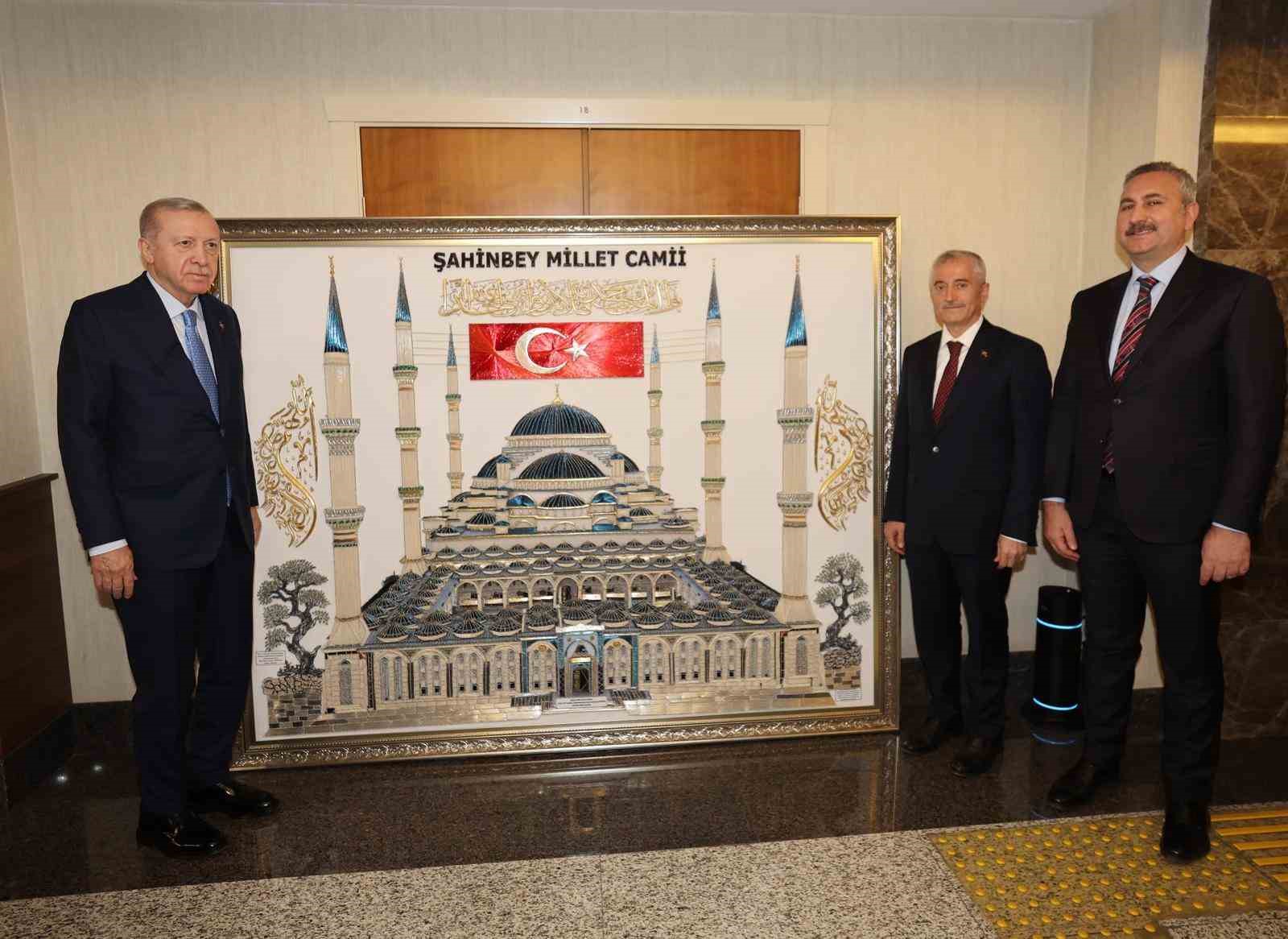 Cumhurbaşkanı Erdoğan’a Tahmazoğlu’ndan anlamlı hediye
