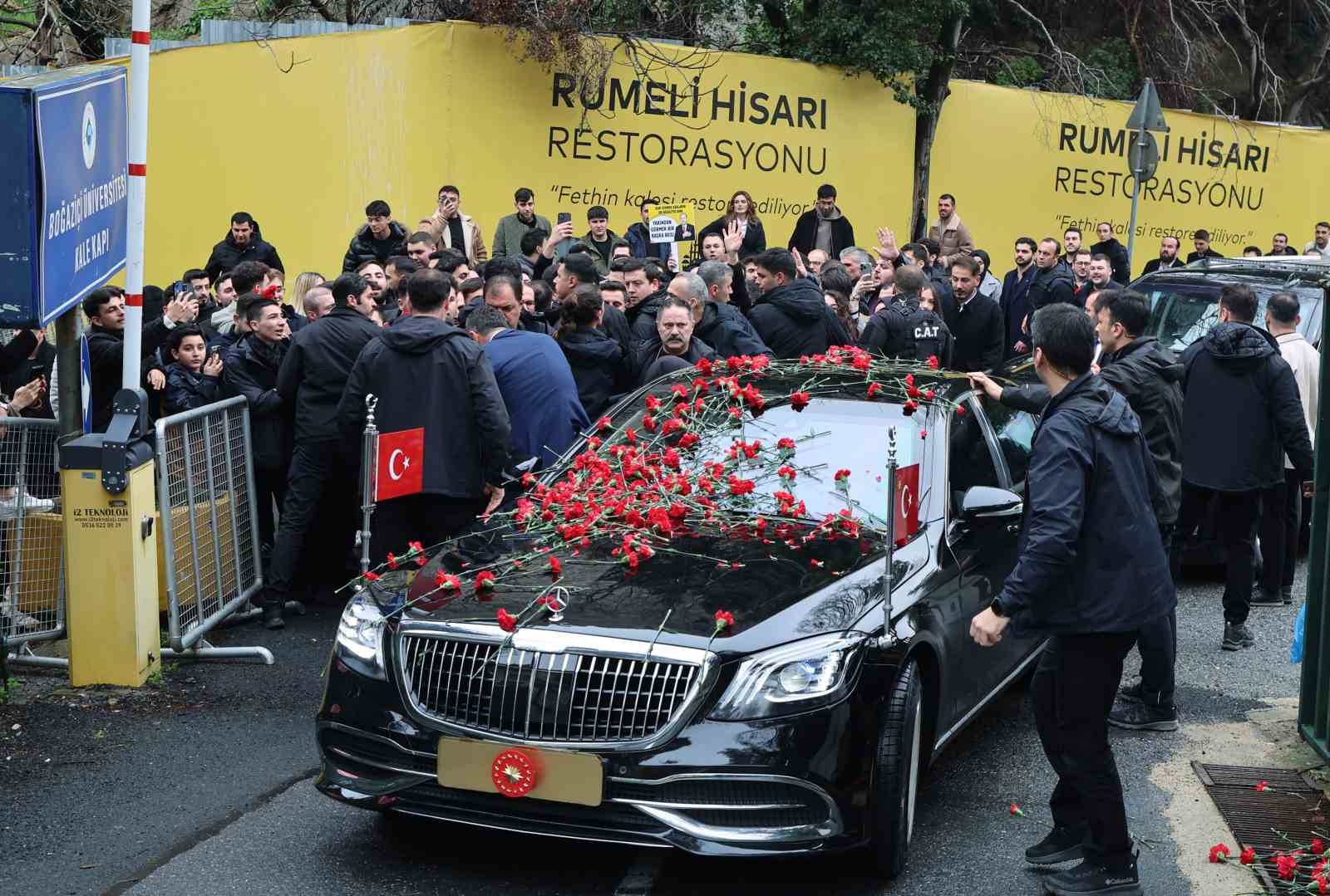 Cumhurbaşkanı Erdoğan’dan Boğaziçi Üniversitesi’ne 2 yeni yatırım müjdesi
Cumhurbaşkanı Erdoğan’dan Boğaziçi Üniversitesi’ne 2 yeni yatırım müjdesi