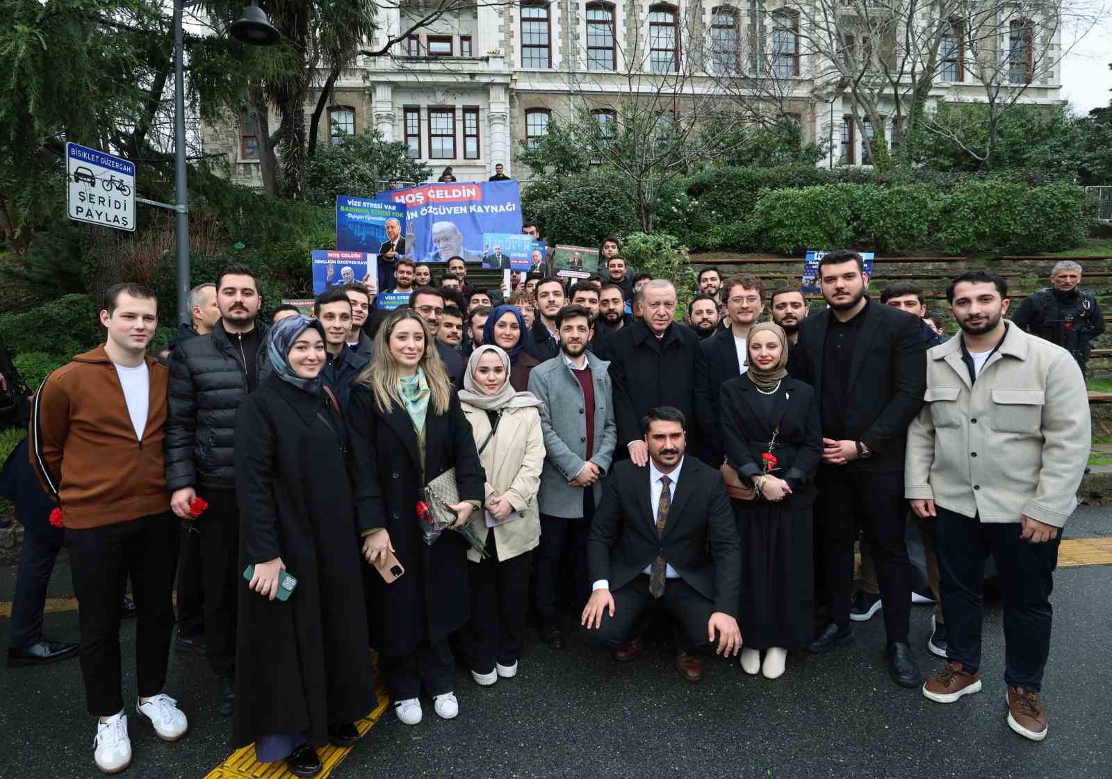 Cumhurbaşkanı Erdoğan’dan Boğaziçi Üniversitesi’ne 2 yeni yatırım müjdesi
Cumhurbaşkanı Erdoğan’dan Boğaziçi Üniversitesi’ne 2 yeni yatırım müjdesi