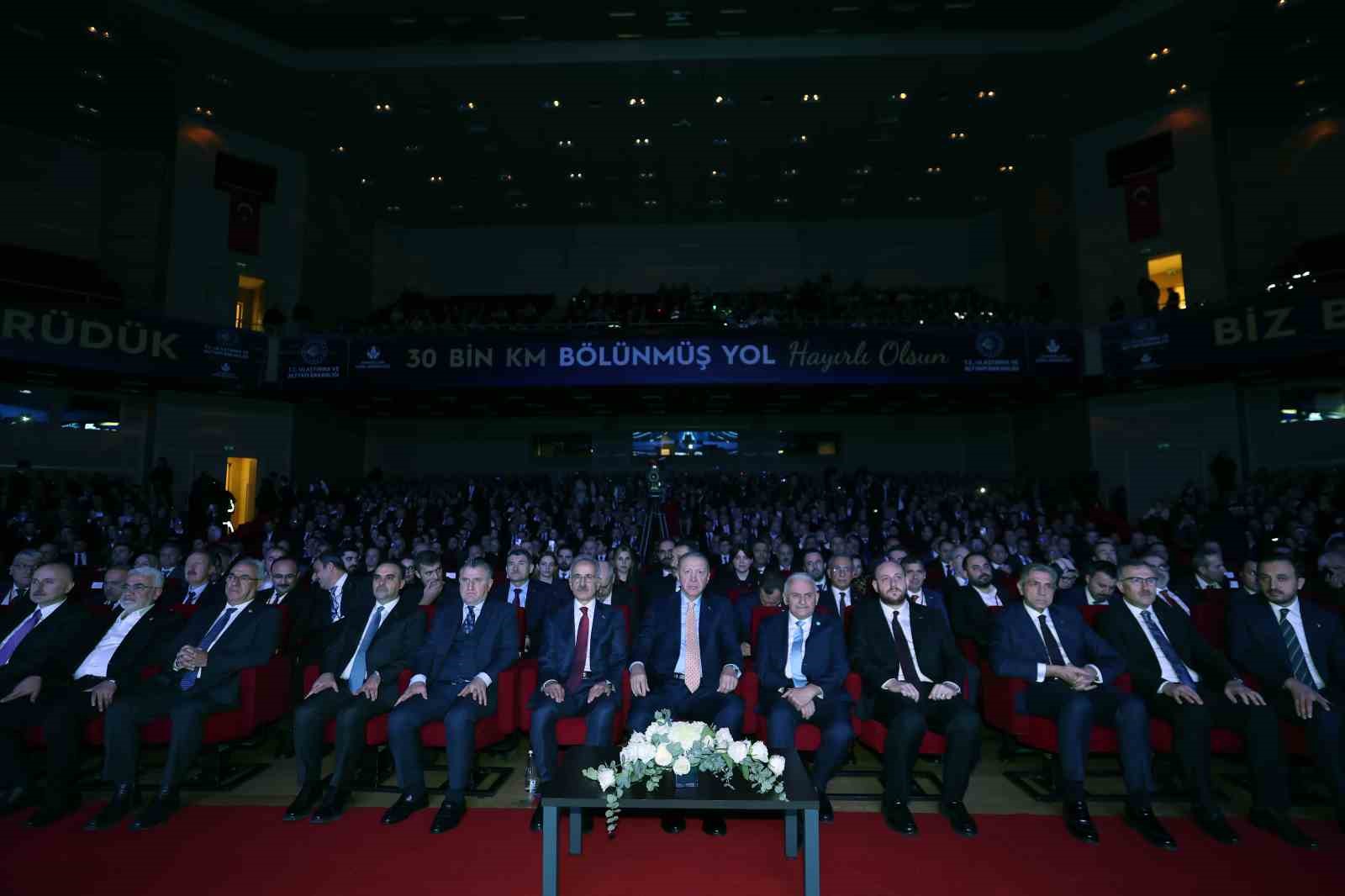 Cumhurbaşkanı Erdoğan’dan muhalefete tepki: "Yolsuzluk yapmadıysanız, rüşvet almadıysanız bu telaş hali niye?
Cumhurbaşkanı Erdoğan’dan muhalefete tepki: "Yolsuzluk yapmadıysanız, rüşvet almadıysanız bu telaş hali niye?