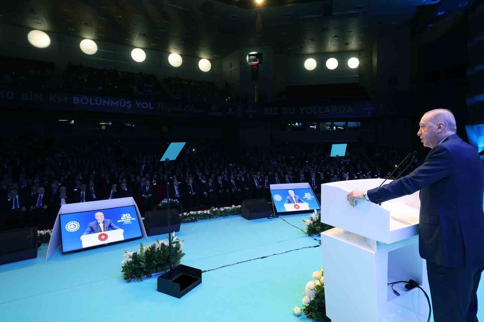 Cumhurbaşkanı Erdoğan’dan muhalefete tepki: "Yolsuzluk yapmadıysanız, rüşvet almadıysanız bu telaş hali niye?
Cumhurbaşkanı Erdoğan’dan muhalefete tepki: "Yolsuzluk yapmadıysanız, rüşvet almadıysanız bu telaş hali niye?