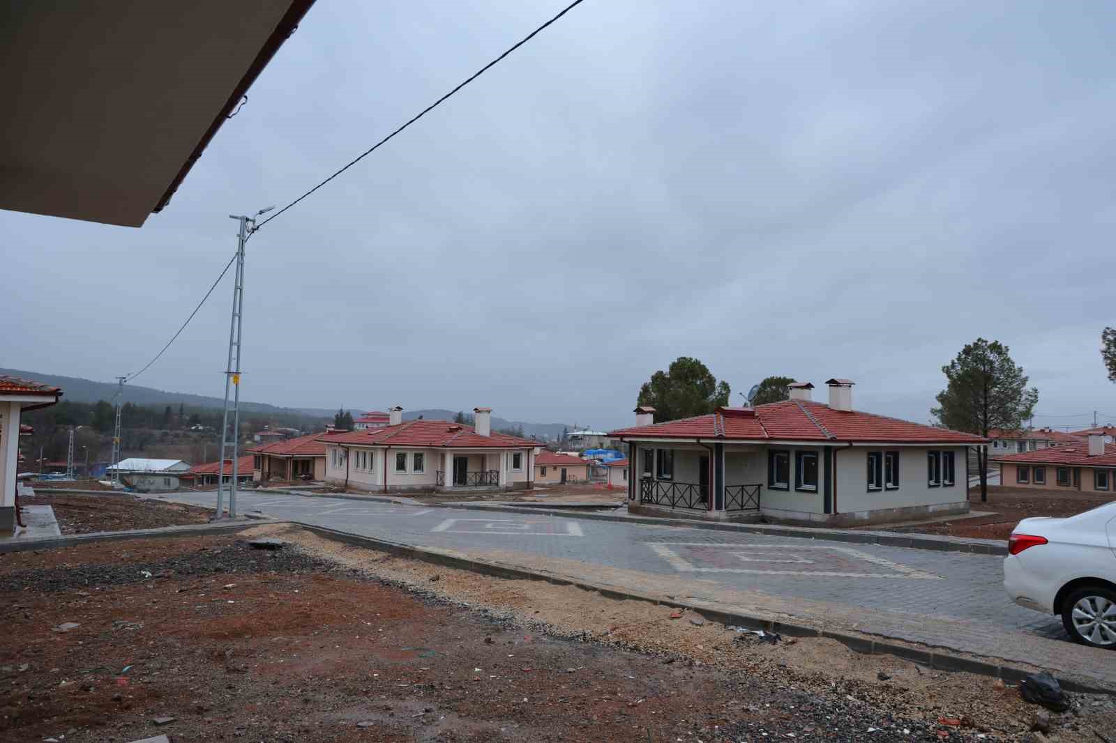Cumhurbaşkanı Erdoğan’ın açıkladığı ödeme kolaylığı, köy evlerine taşınan depremzedeleri de sevindirdi
