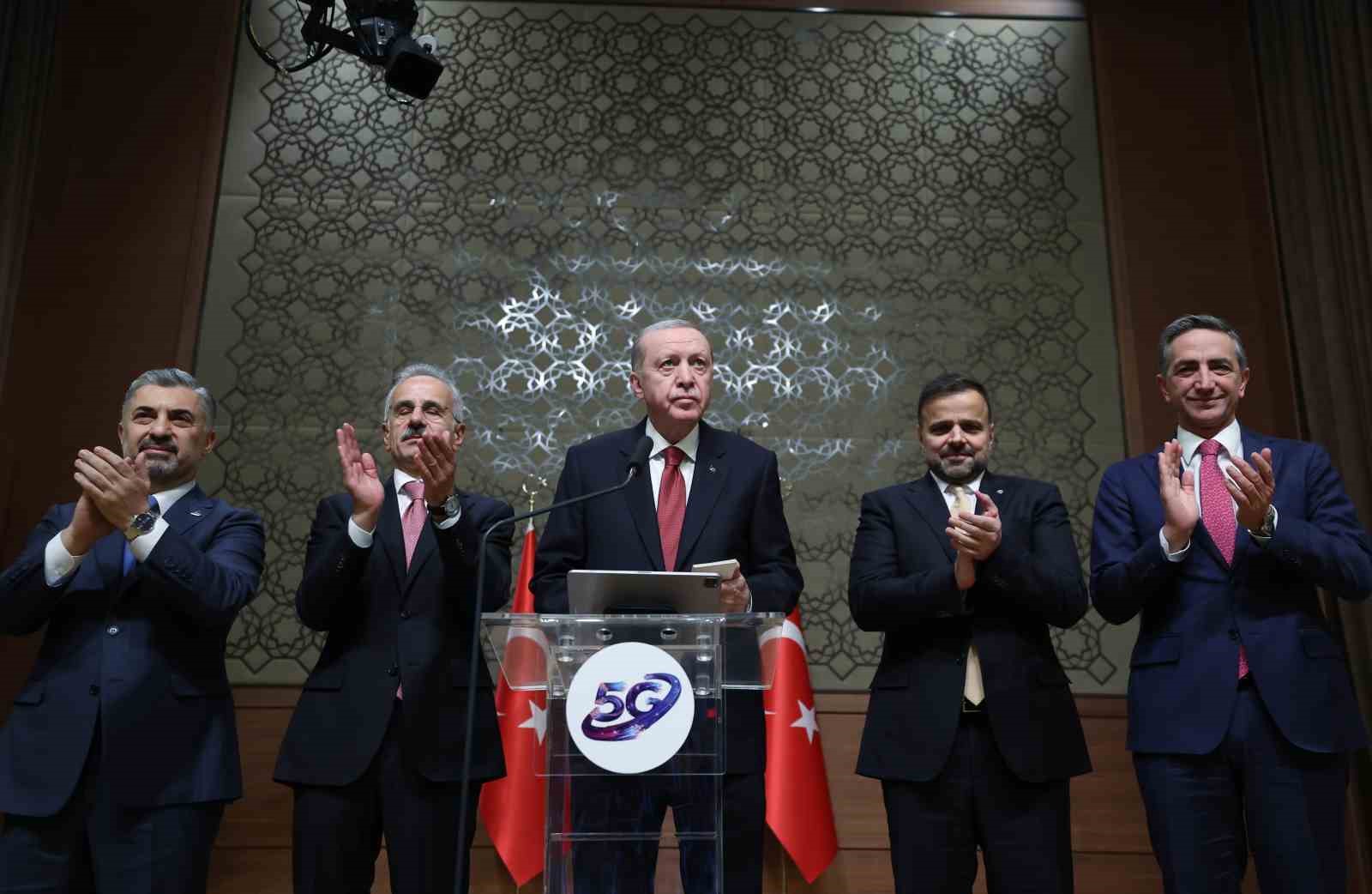 Cumhurbaşkanı Erdoğan’ın butona basmasıyla Türkiye’de 5G teknolojisine geçildi
Cumhurbaşkanı Erdoğan’ın butona basmasıyla Türkiye’de 5G teknolojisine geçildi