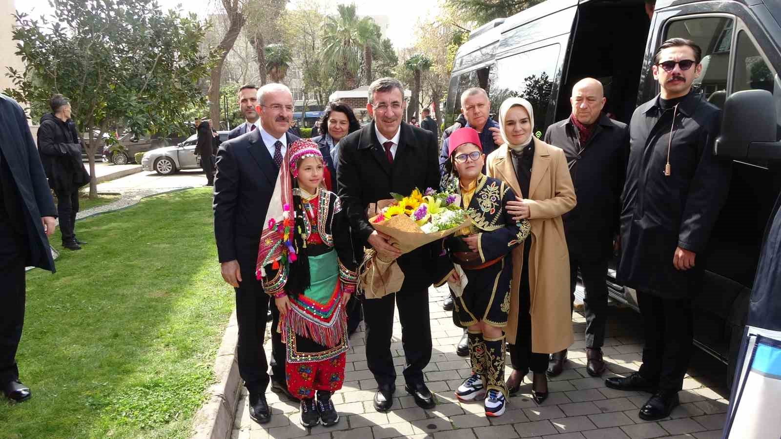 Cumhurbaşkanı Yardımcısı Cevdet Yılmaz, Çanakkale Valiliğini ziyaret etti
