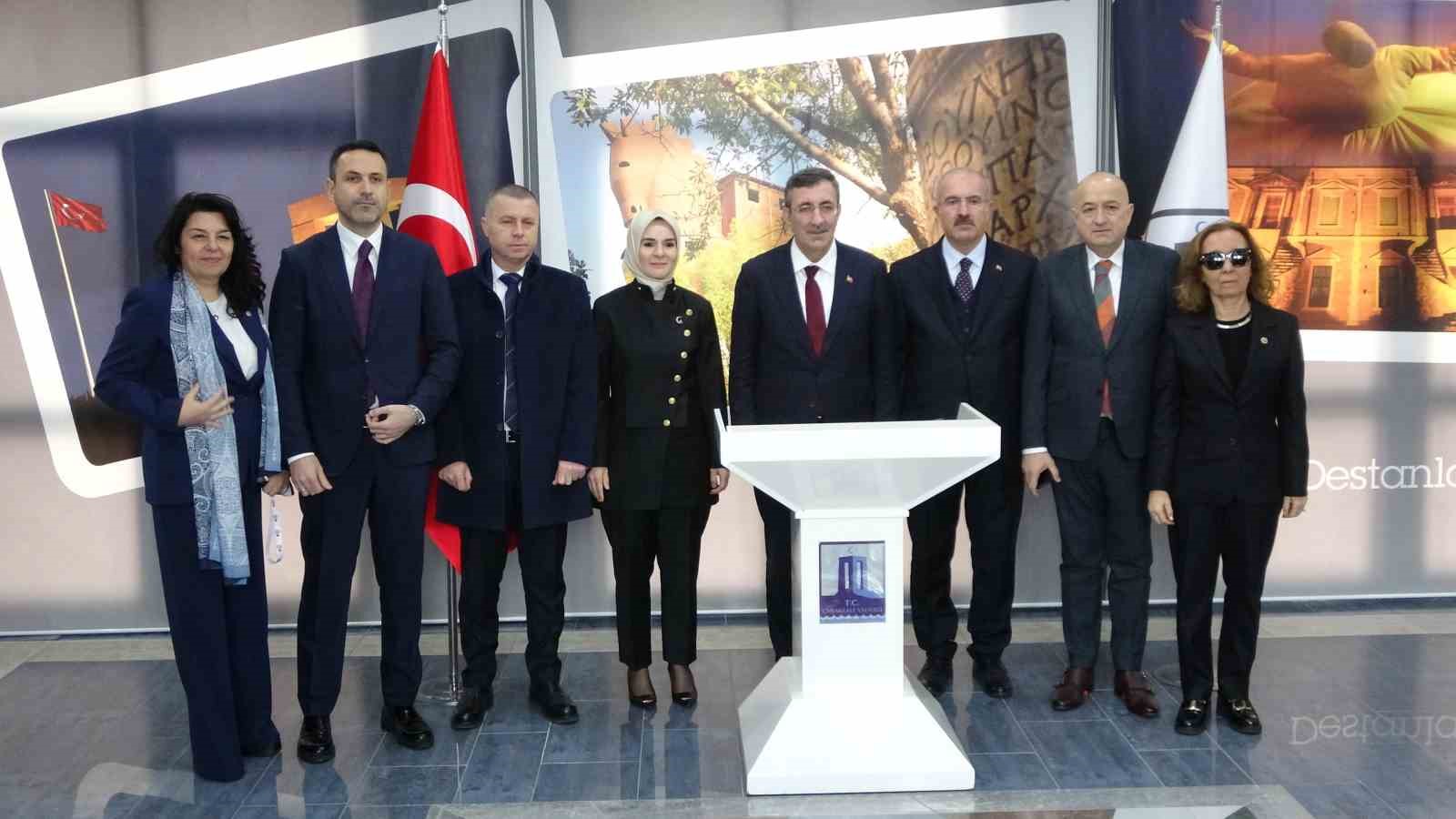 Cumhurbaşkanı Yardımcısı Cevdet Yılmaz, Çanakkale Valiliğini ziyaret etti
