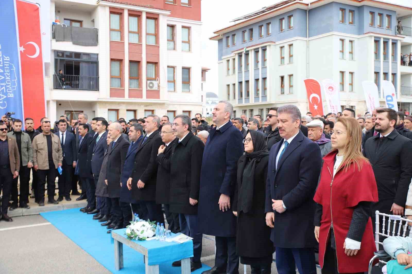 Cumhurbaşkanı Yardımcısı Yılmaz: "Merkezi bütçeden deprem harcamalarına yaklaşık 90 milyar dolarlık kaynak ayırdık"

