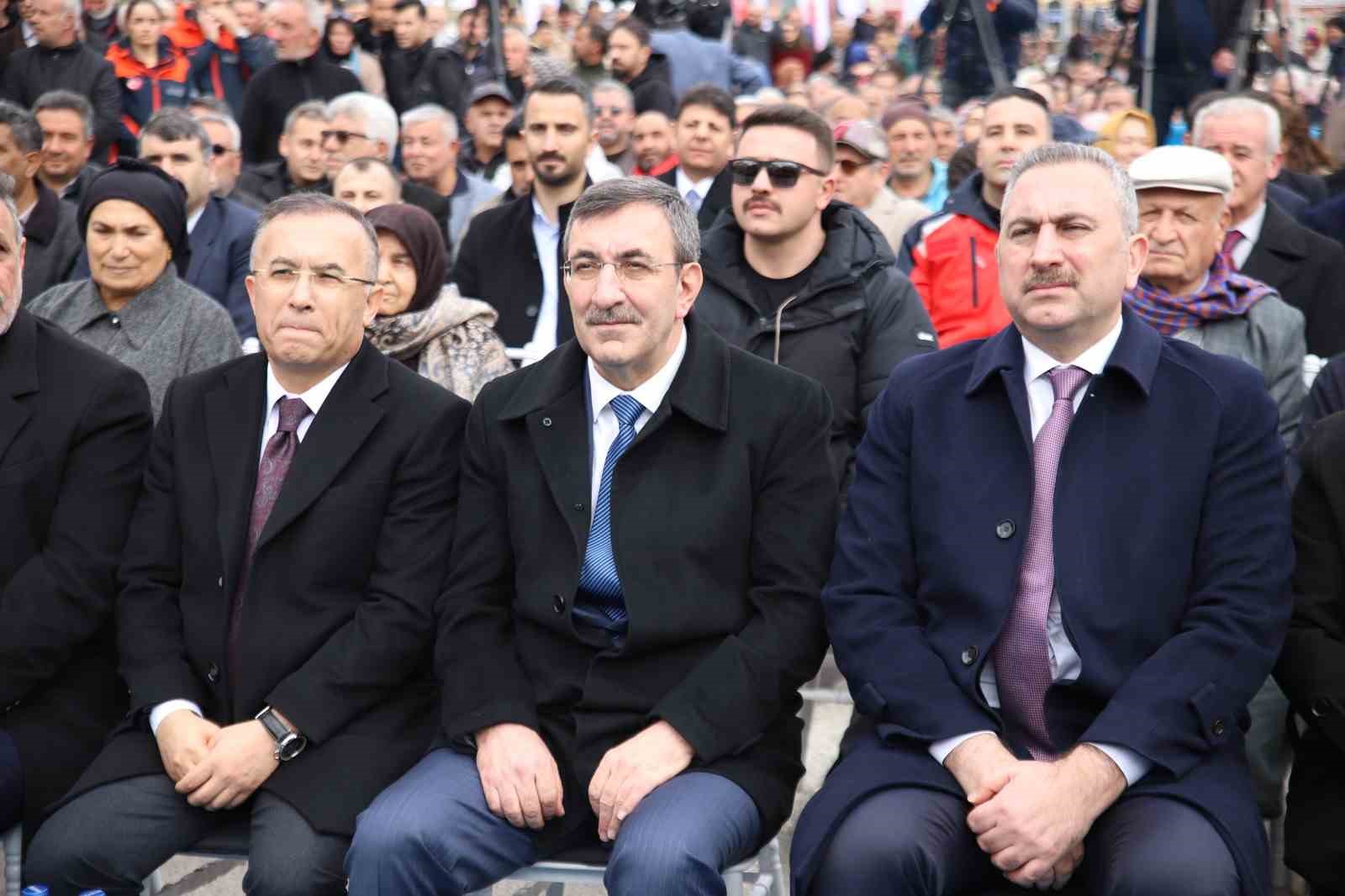 Cumhurbaşkanı Yardımcısı Yılmaz: "Merkezi bütçeden deprem harcamalarına yaklaşık 90 milyar dolarlık kaynak ayırdık"
