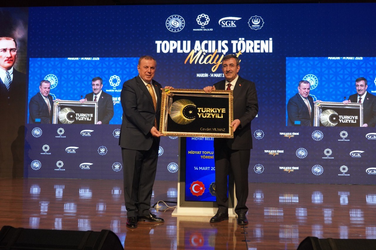 Cumhurbaşkanı Yardımcısı Yılmaz, Midyat’ta 2 milyar 660 milyon liralık yatırımların açılışını yaptı
