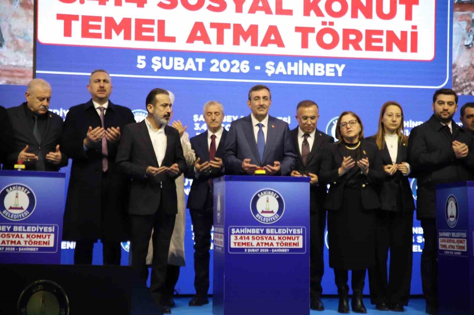 Cumhurbaşkanı Yardımcısı Yılmaz: "Şahinbey Belediyesi’nin yaptığını metropol bir belediye yapamıyor"
