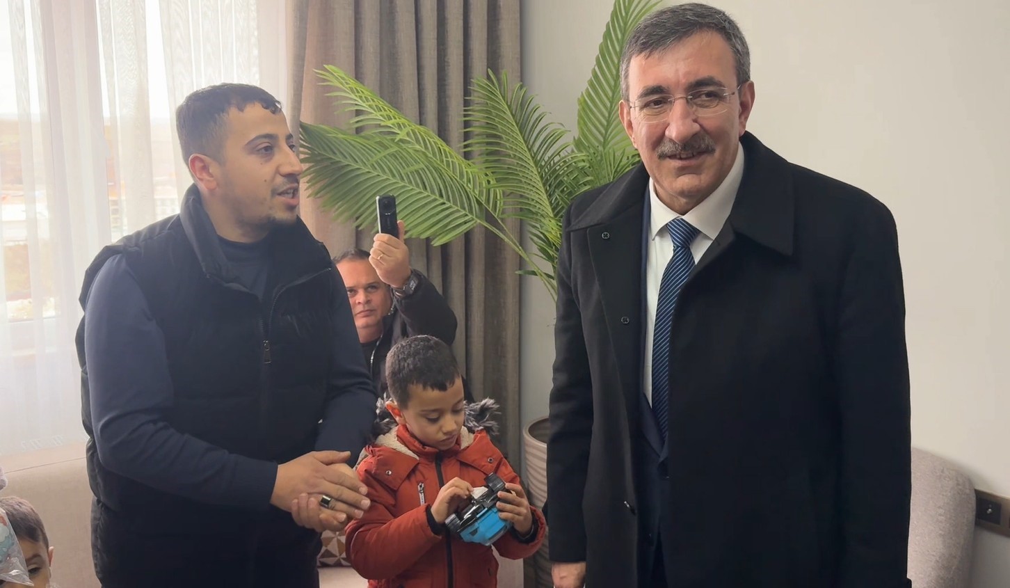 Cumhurbaşkanı Yardımcısı Yılmaz Şahinbey’de sosyal konutları inceledi
