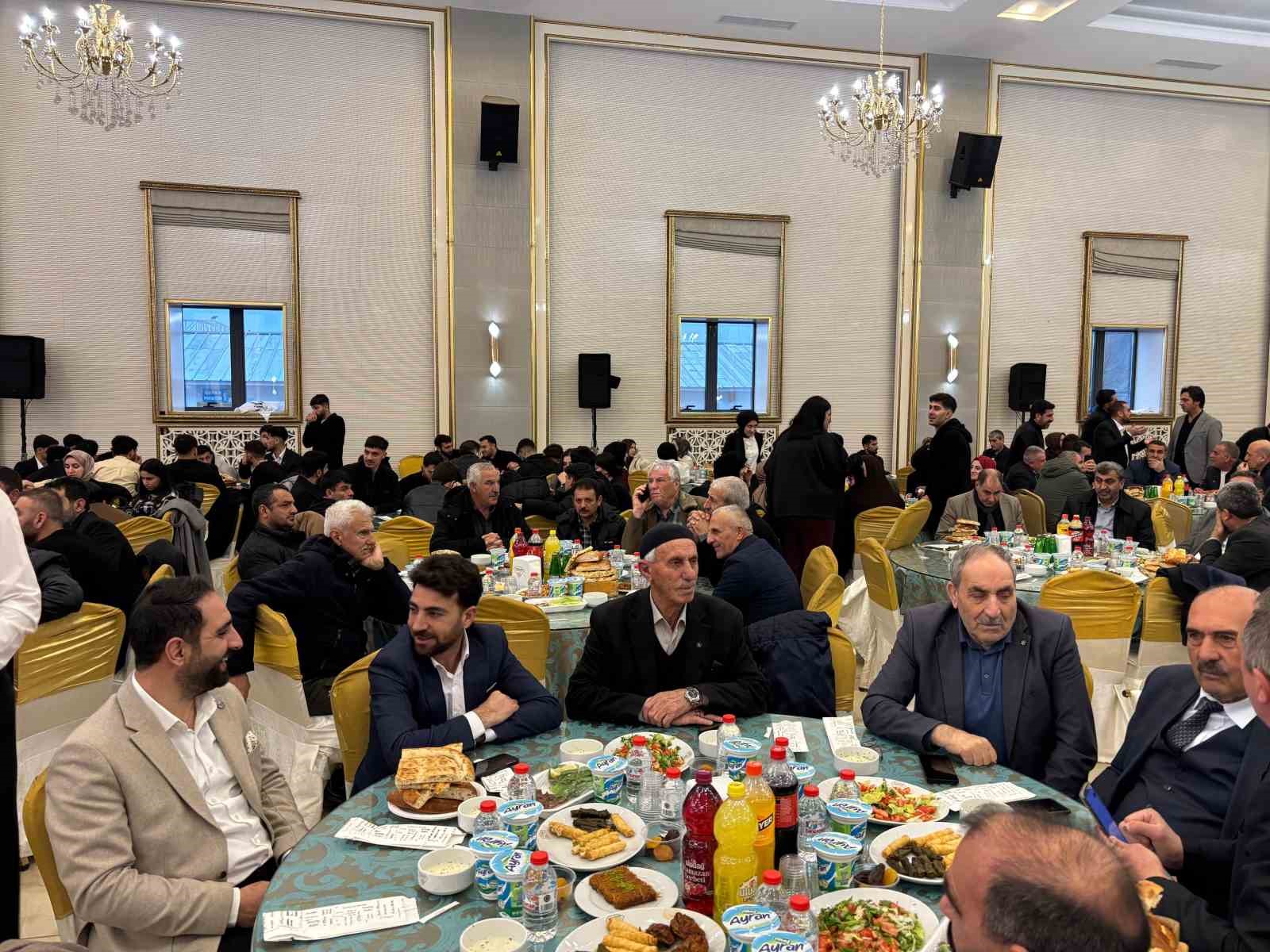 Cumhurbaşkanı Yardımcısı Yılmaz: "Savaşlardan uzaklaşılması yönünde her türlü gayreti sarf ederken bir taraftan da iç cephemizi kuvvetlendirmeliyiz"
Cumhurbaşkanı Yardımcısı Yılmaz: "Savaşlardan uzaklaşılması yönünde her türlü gayreti sarf ederken bir taraftan da iç cephemizi kuvvetlendirmeliyiz"