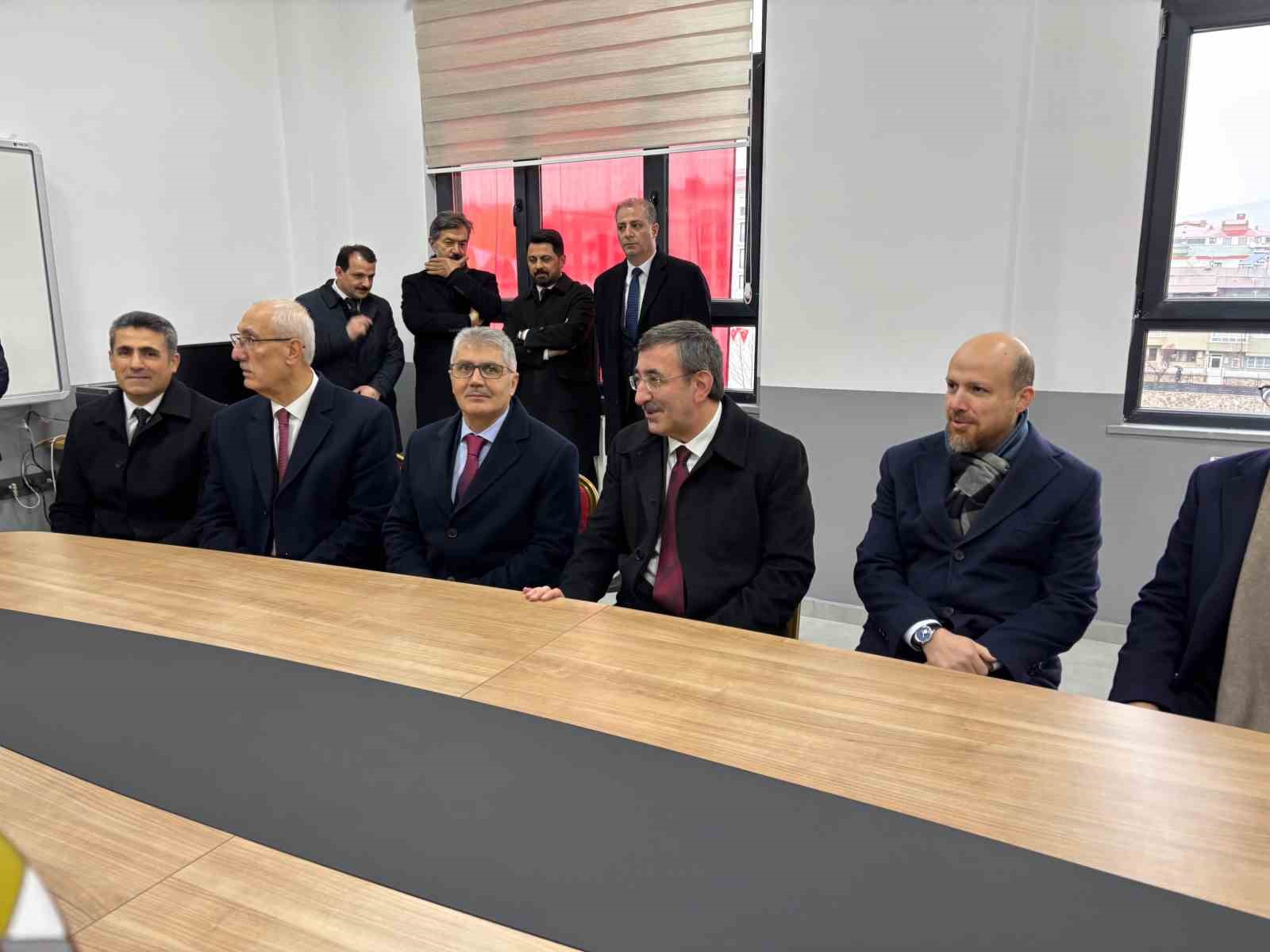 Cumhurbaşkanı Yardımcısı Yılmaz: "Türkiye Cumhuriyeti olarak biz hem haklı hem güçlü olacağız"
