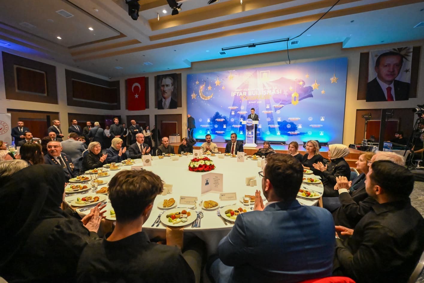 Cumhurbaşkanı Yardımcısı Yılmaz: "Türkiye, dışarıda dengeli bir siyaset yürütürken içeride huzuru kalıcı hale getirecek adımlarını aynı istikamette sürdürüyor"
