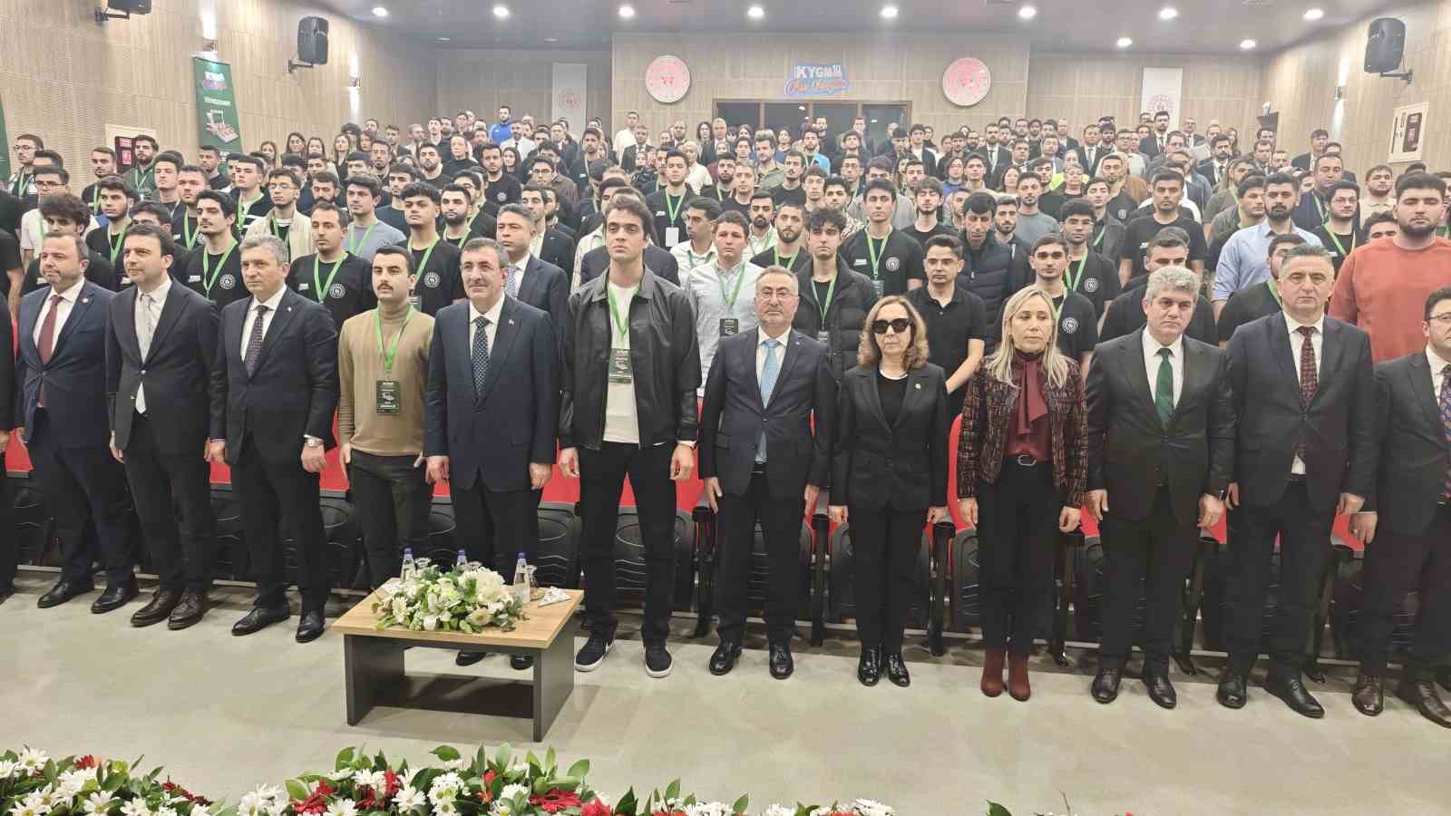 Cumhurbaşkanı Yardımcısı Yılmaz: "Yurtlarımızda 1 milyon kapasiteyi geçmiş durumdayız"
Cumhurbaşkanı Yardımcısı Yılmaz: "Yurtlarımızda 1 milyon kapasiteyi geçmiş durumdayız"