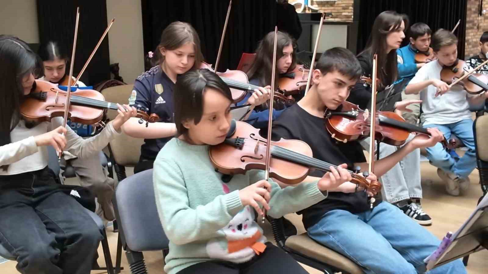 Cumhurbaşkanlığı Çocuk Orkestrası ve Korosu, yaklaşık bin çocukla birlikte 23 Nisan’da sahne alacak
